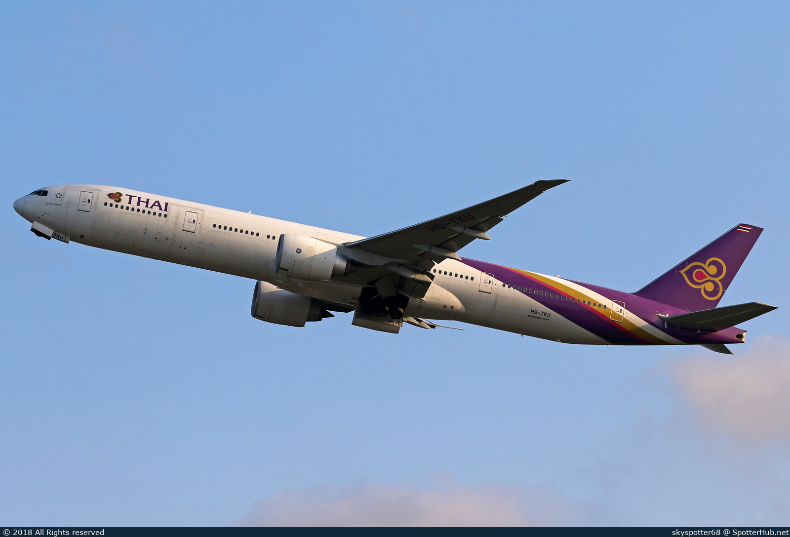 Photo of HS-TKU - Boeing 777-3D7(ER) operated by Thai Airways International