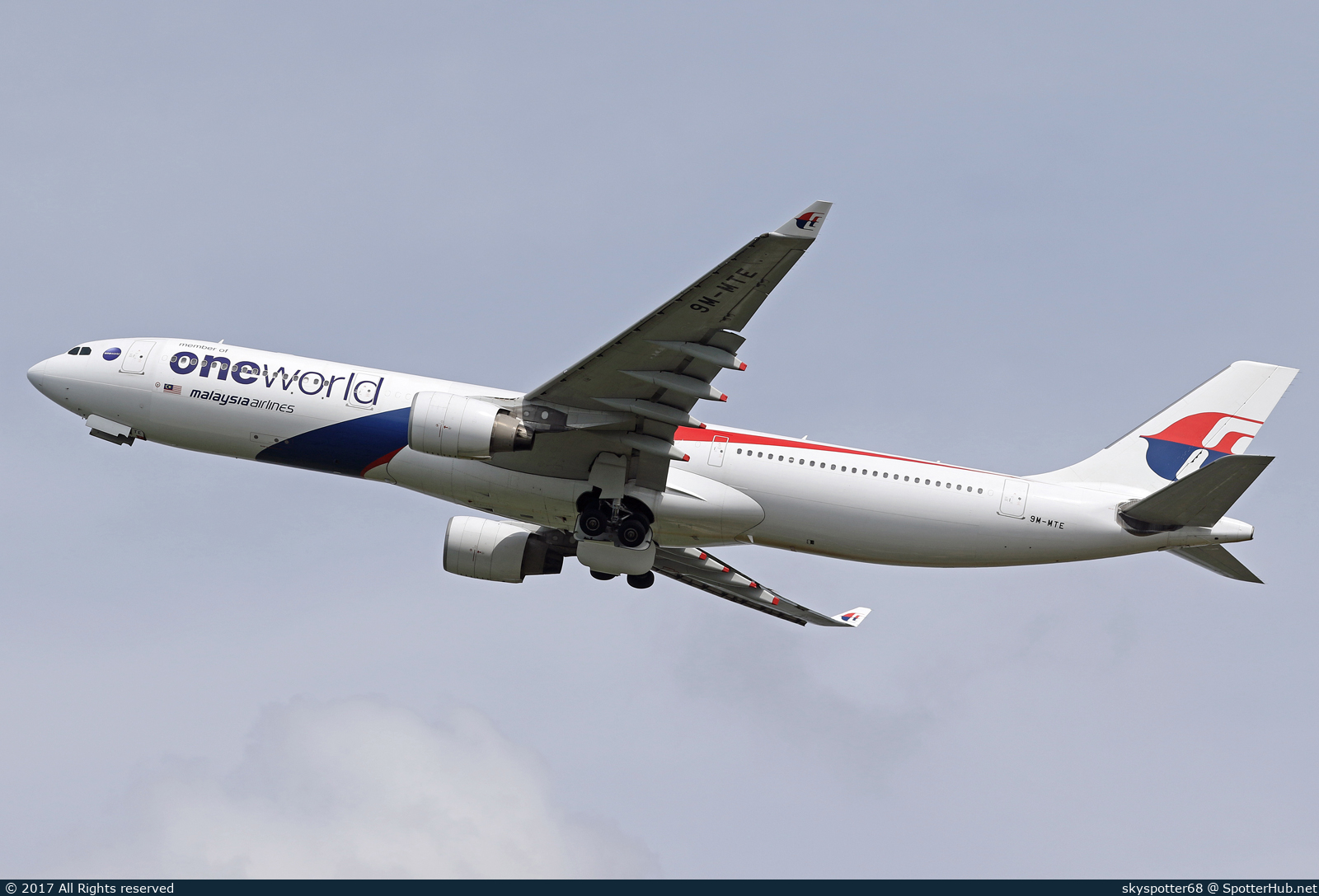 Photo of 9M-MTE - Airbus A330-323 operated by Malaysia Airlines