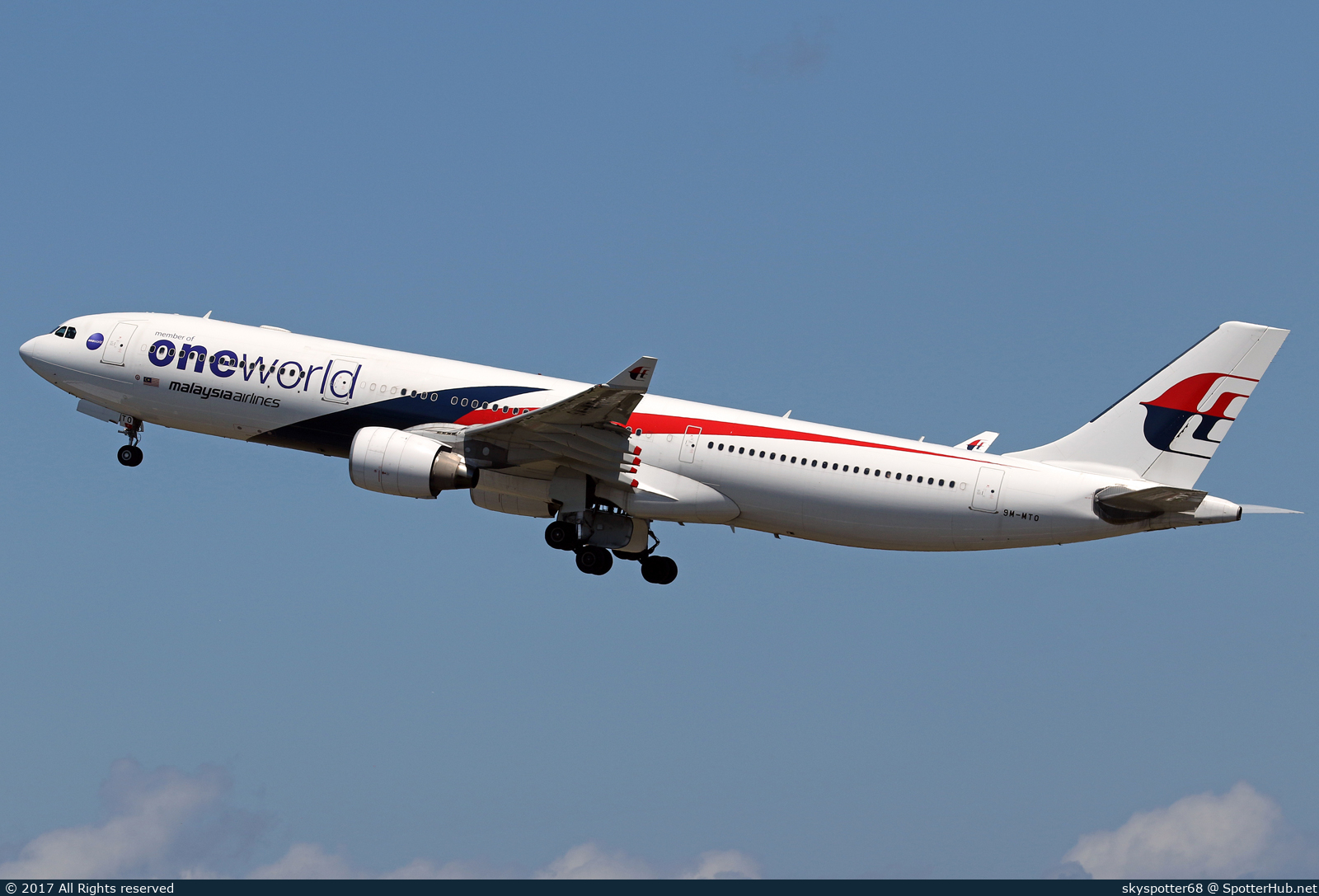 Photo of 9M-MTO - Airbus A330-323 operated by Malaysia Airlines