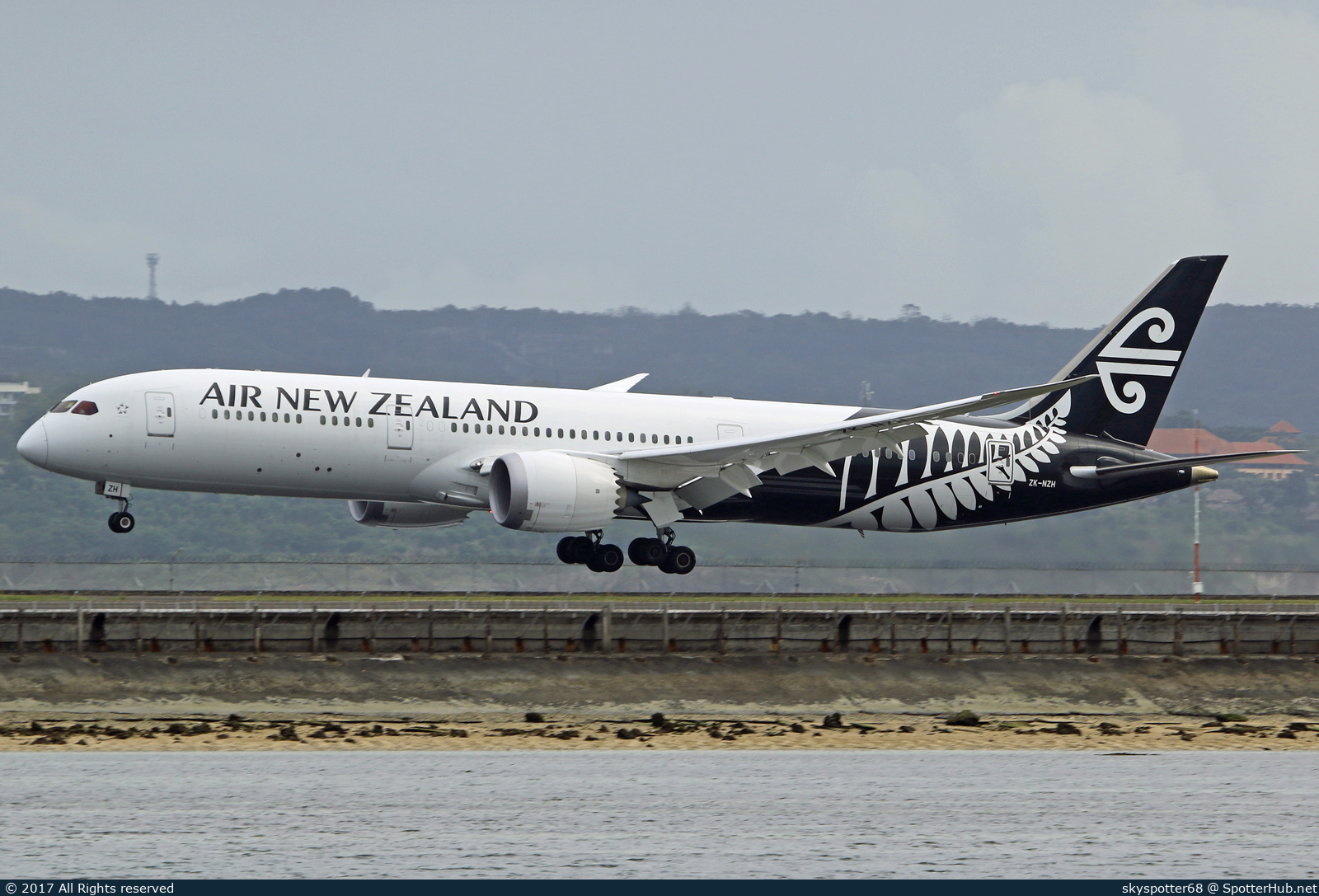 Photo of ZK-NZH - Boeing 787-9 Dreamliner operated by Air New Zealand