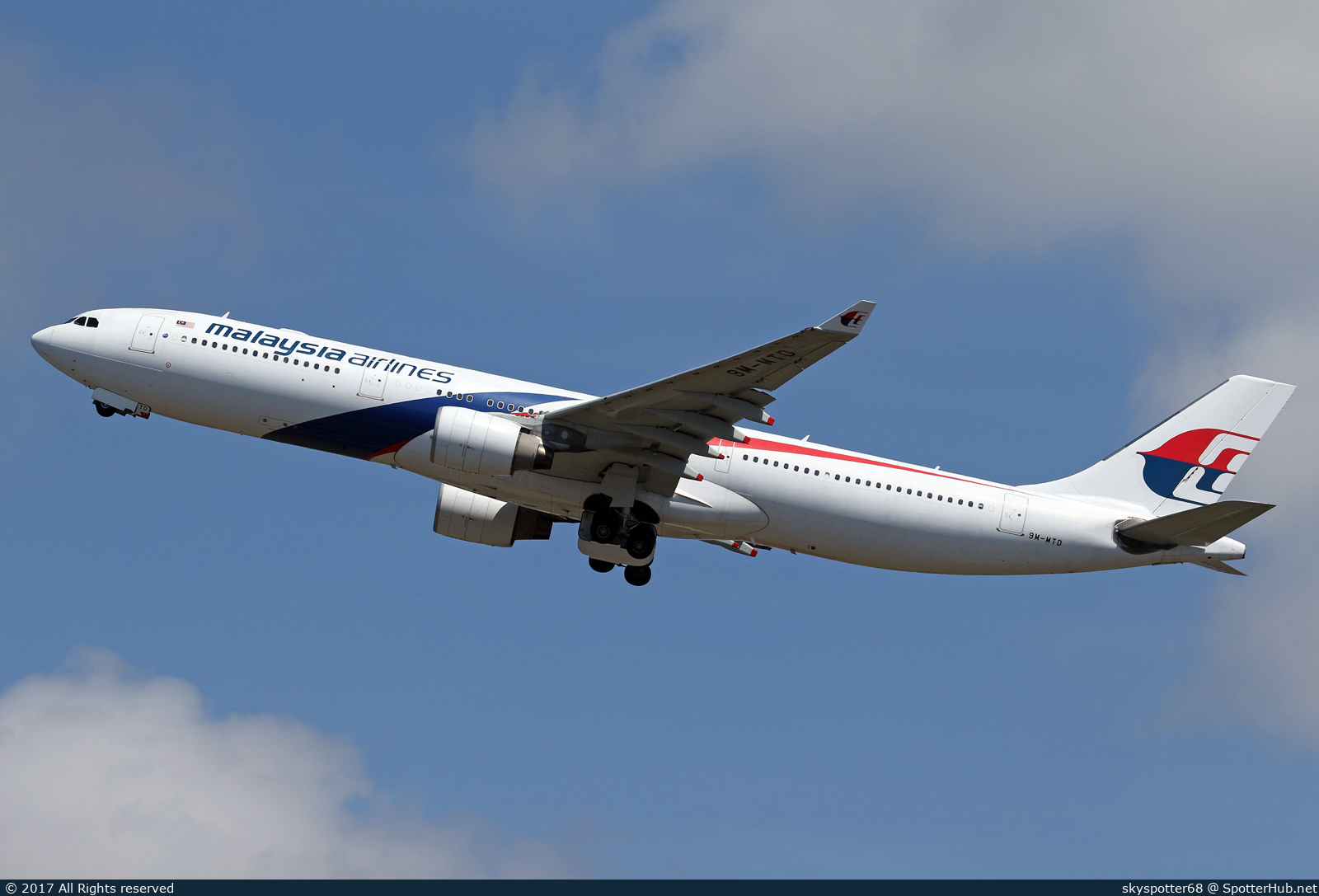 Photo of 9M-MTD - Airbus A330-323 operated by Malaysia Airlines