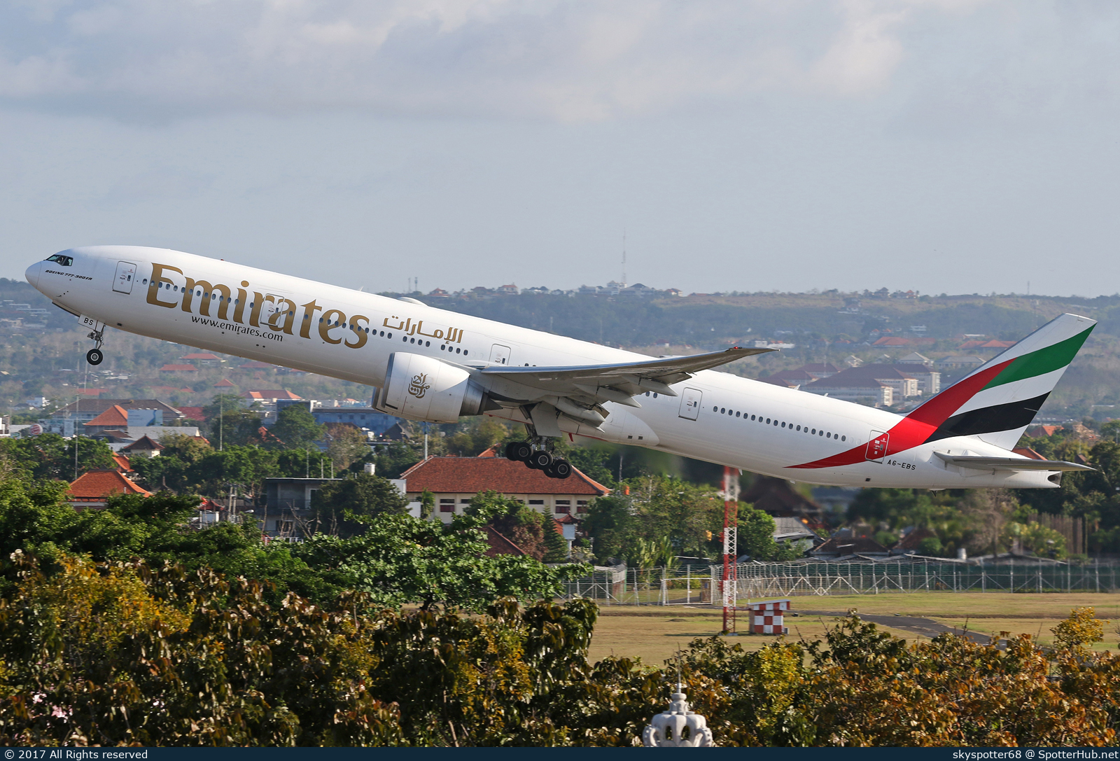 Photo of A6-EBS - Boeing 777-31H(ER) operated by Emirates
