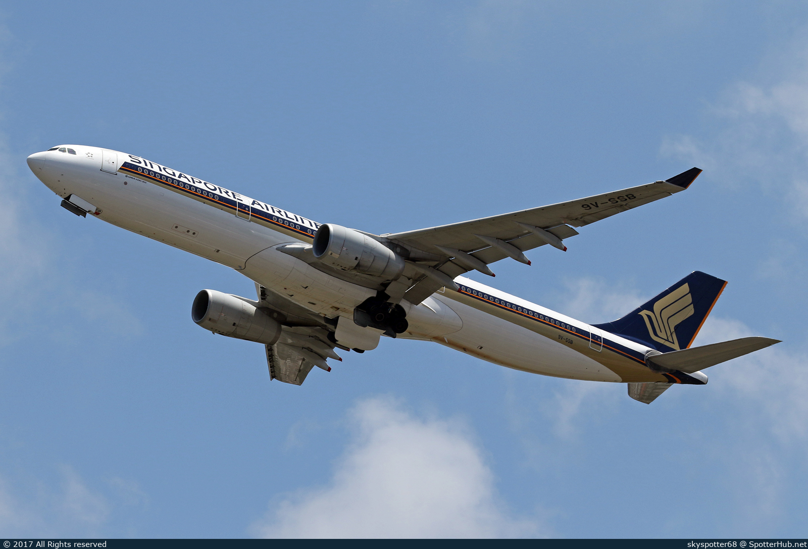 Photo of 9V-SSB - Airbus A330-343 operated by Singapore Airlines