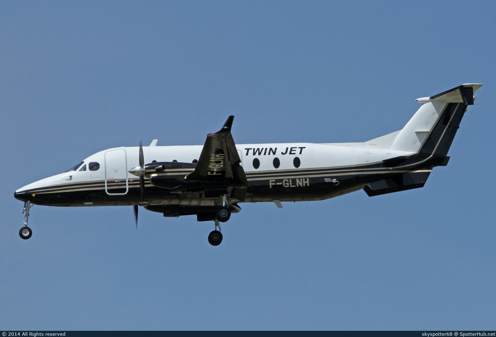 Photo of F-GLNH - Beechcraft 1900D operated by Twin Jet