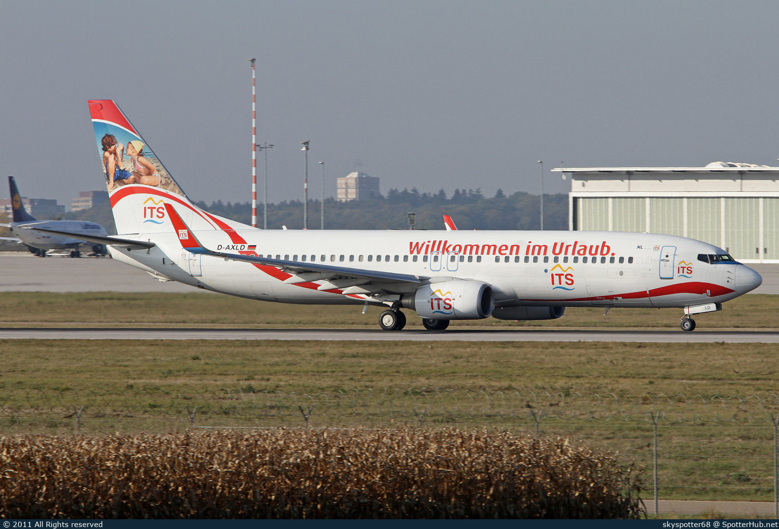 Photo of D-AXLD - Boeing 737-8FH operated by XL Airways Germany