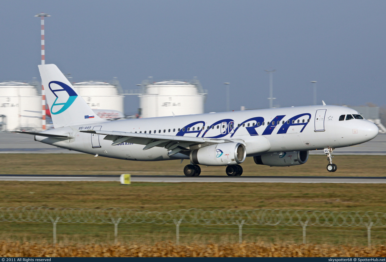 Photo of S5-AAS - Airbus A320-231 operated by Adria Airways