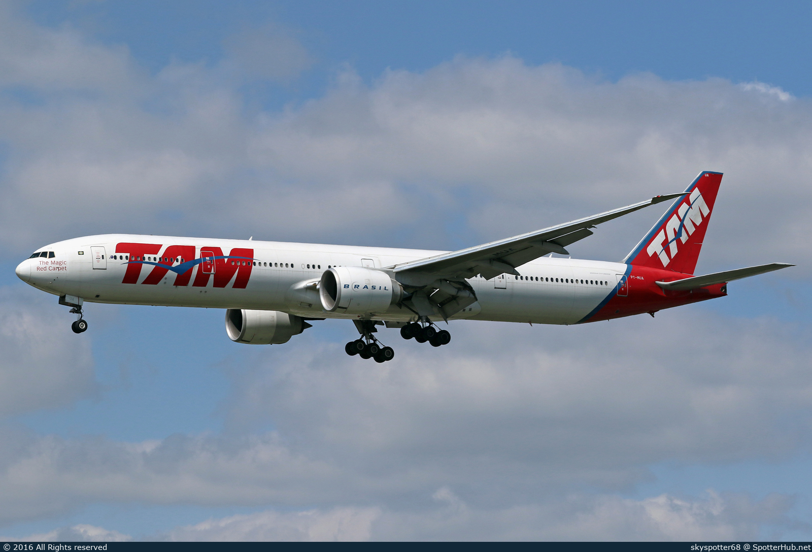 Photo of PT-MUA - Boeing 777-32W(ER) operated by TAM Linhas Aéreas