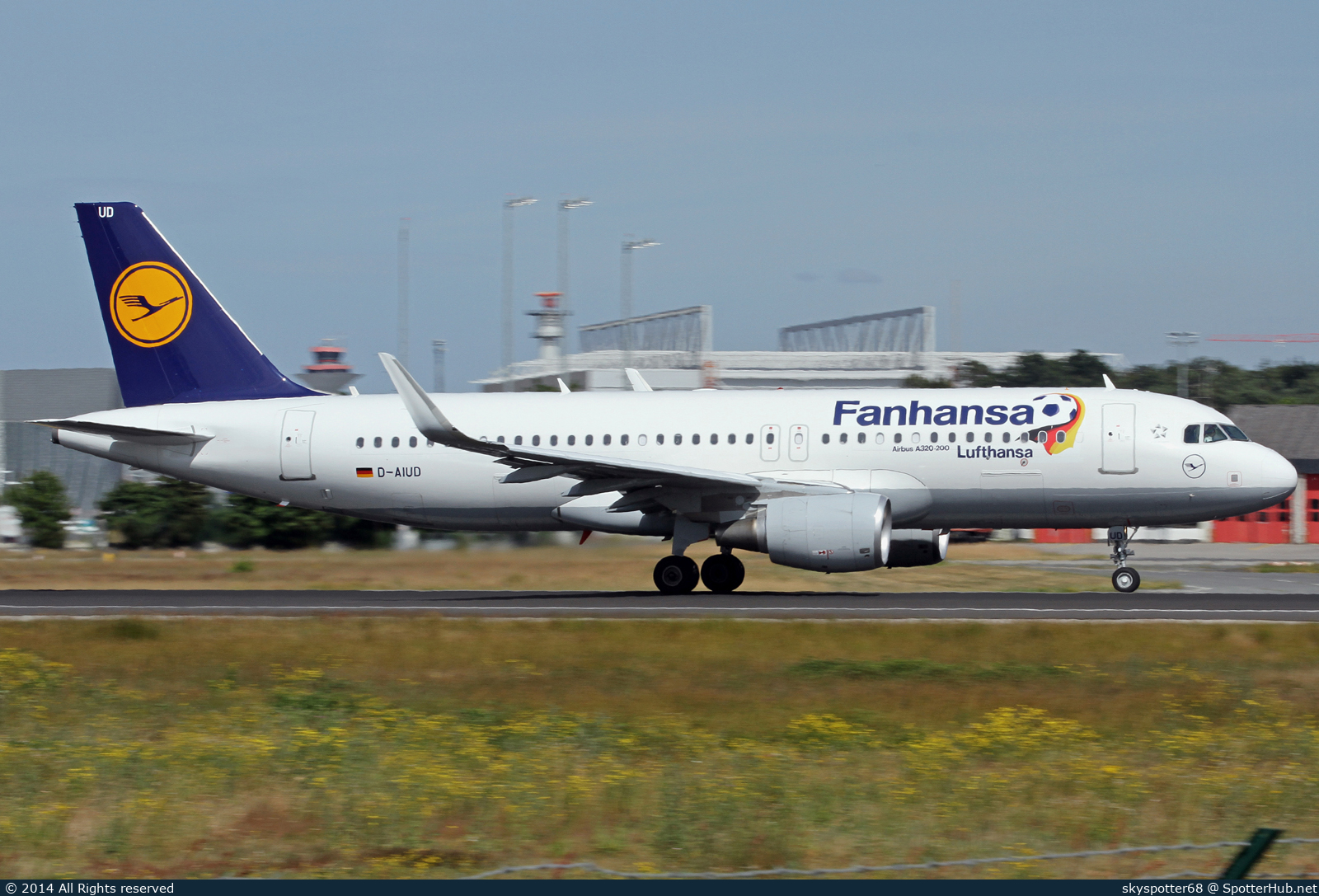 Photo of D-AIUD - Airbus A320-214 operated by Lufthansa