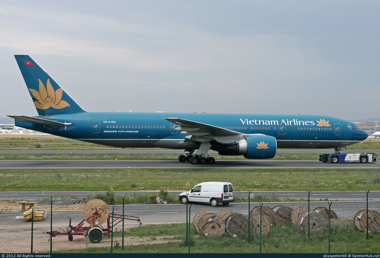 Photo of VN-A150 - Boeing 777-2Q8(ER) operated by Vietnam Airlines