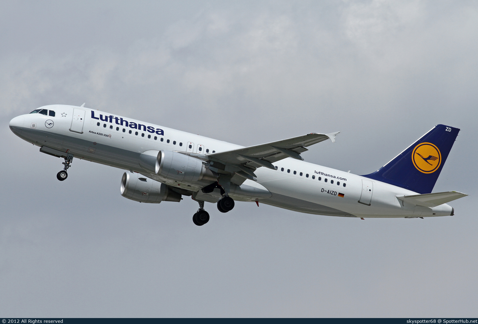 Photo of D-AIZD - Airbus A320-214 operated by Lufthansa
