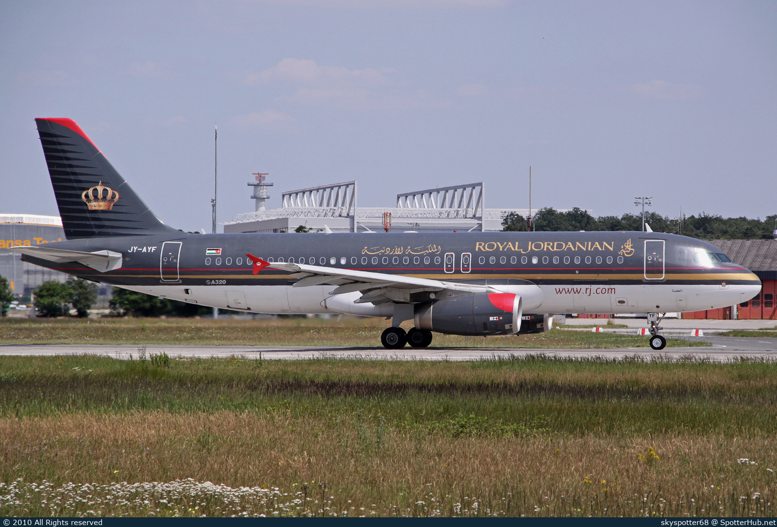 Photo of JY-AYF - Airbus A320-232 operated by Royal Jordanian Airlines