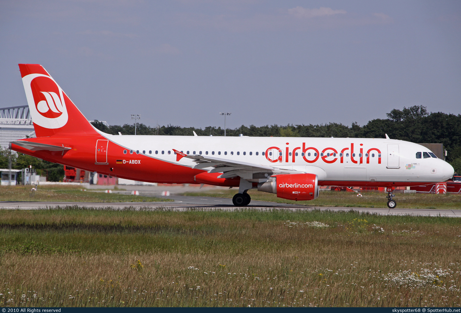 Photo of D-ABDX - Airbus A320-214 operated by Air Berlin