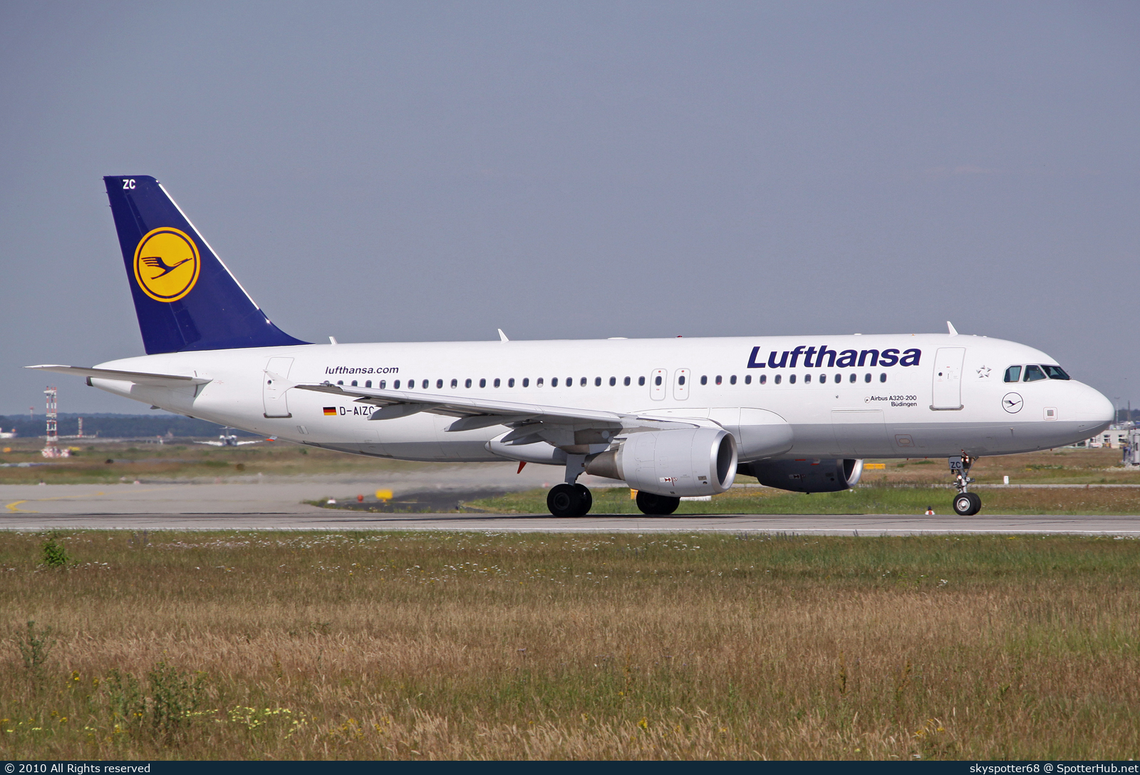 Photo of D-AIZC - Airbus A320-214 operated by Lufthansa
