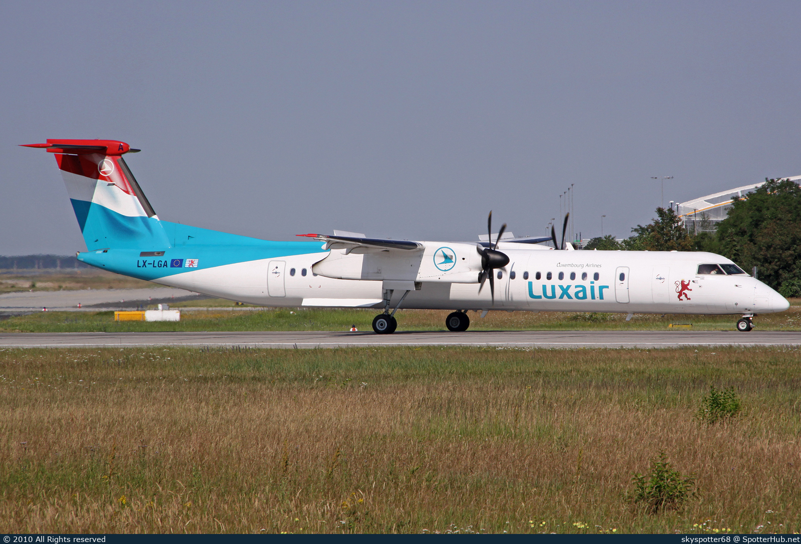 Photo of LX-LGA - Bombardier DHC-8-402 Dash 8 Q400 operated by Luxair