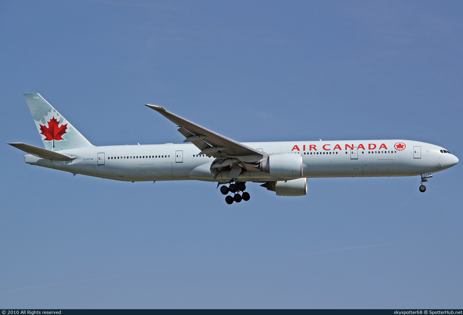 Photo of C-FITW - Boeing 777-333(ER) operated by Air Canada
