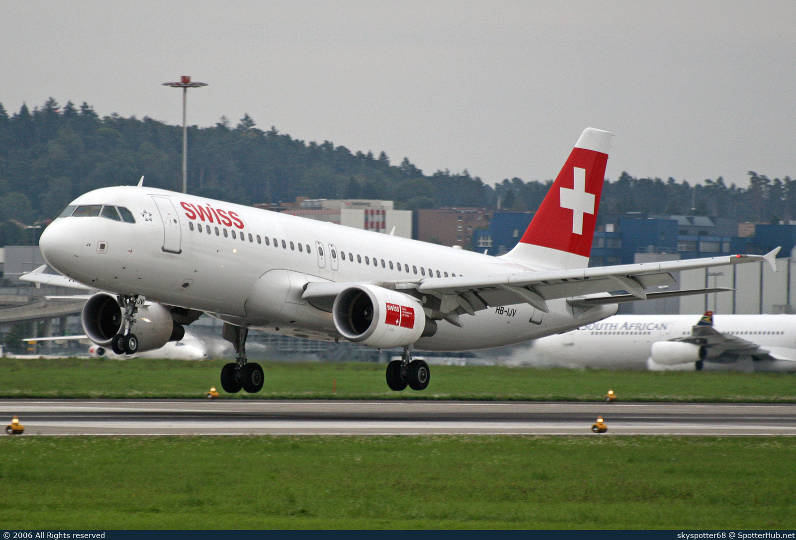 Photo of HB-IJV - Airbus A320-214 operated by Swiss International Air Lines