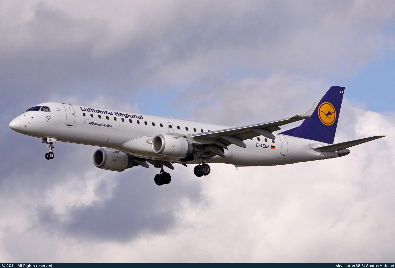Photo of D-AECB - Embraer ERJ-190LR operated by Lufthansa CityLine