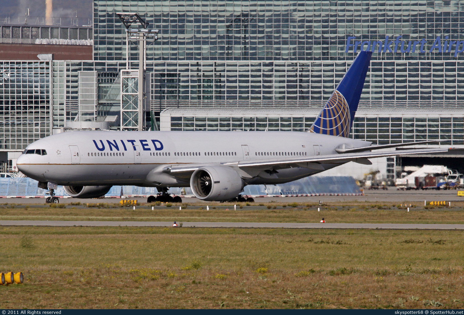 Photo of N27015 - Boeing 777-224(ER) operated by United Airlines