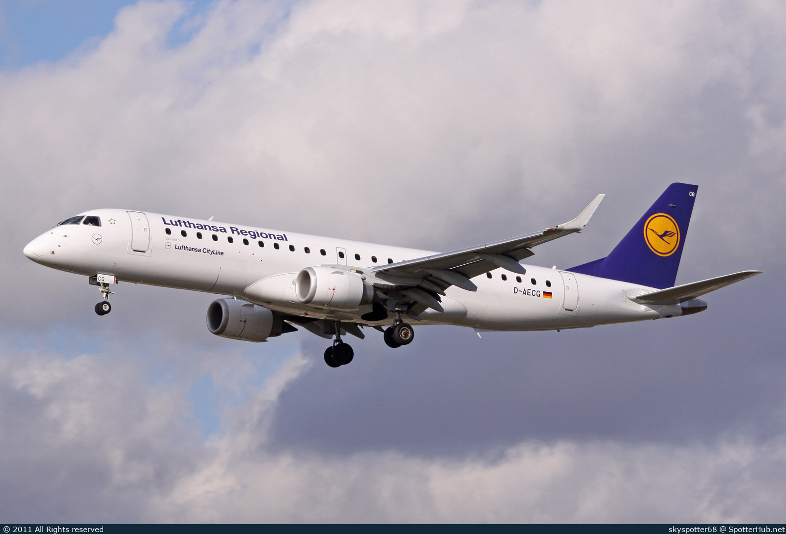 Photo of D-AECG - Embraer ERJ-190LR operated by Lufthansa CityLine