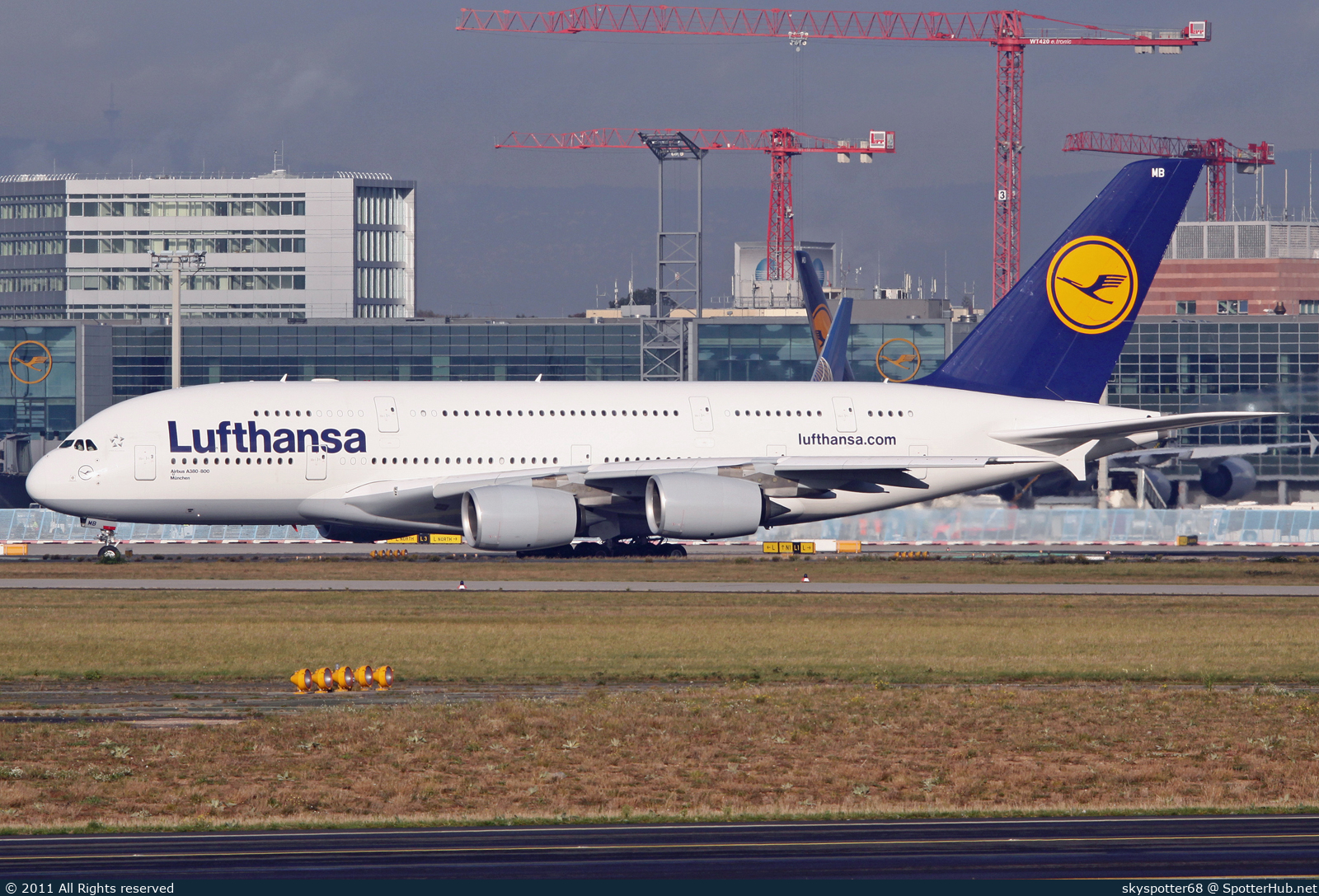 Photo of D-AIMB - Airbus A380-841 operated by Lufthansa