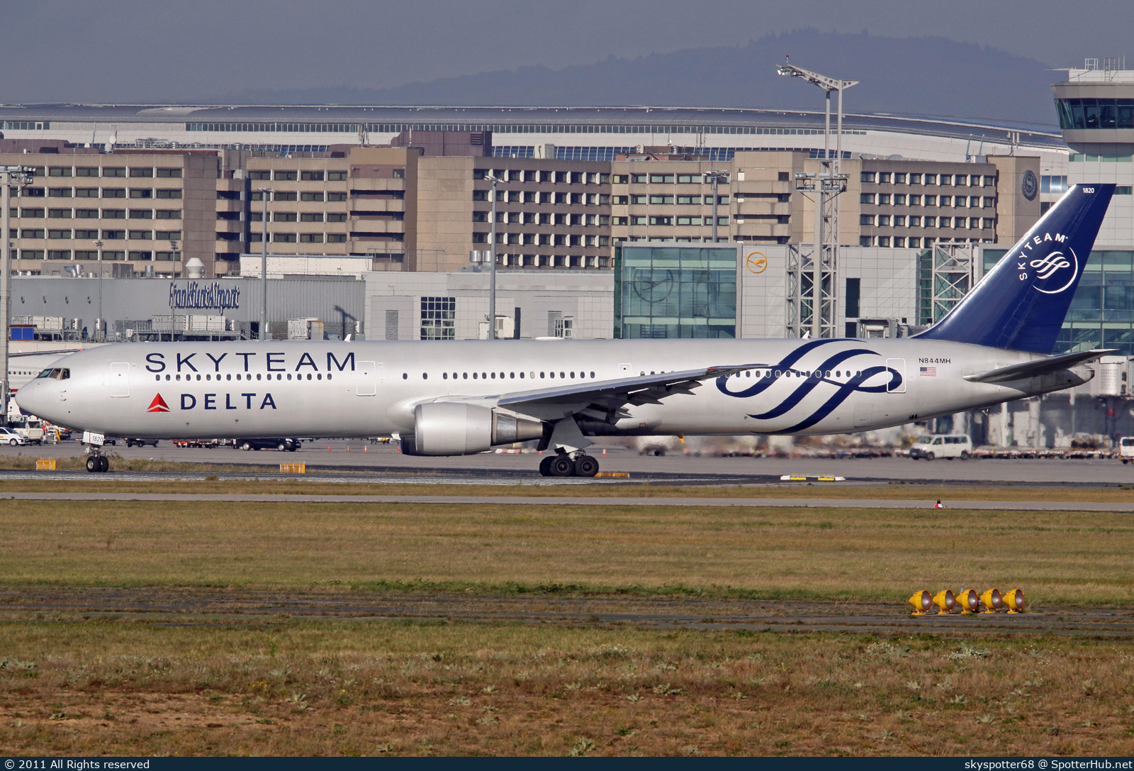 Photo of N844MH - Boeing 767-432(ER) operated by Delta Air Lines