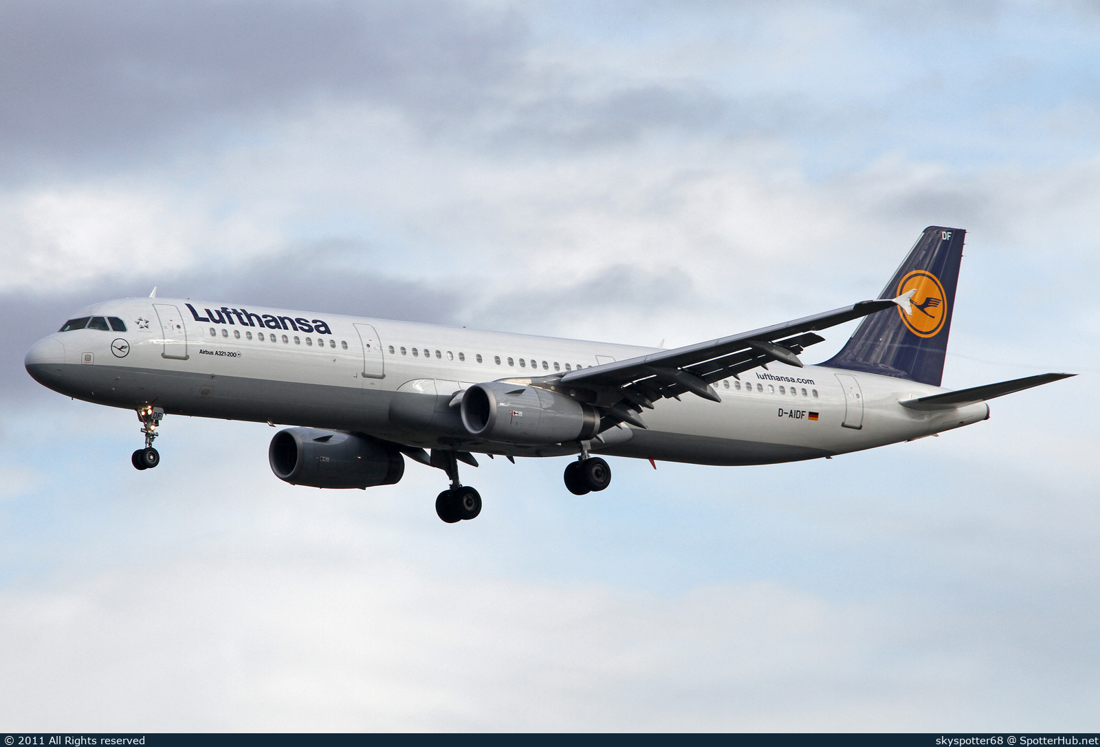 Photo of D-AIDF - Airbus A321-231 operated by Lufthansa