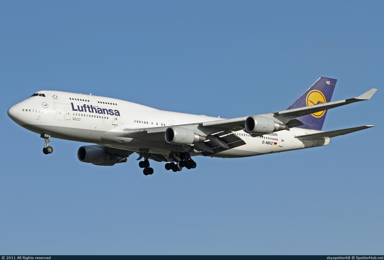 Photo of D-ABVZ - Boeing 747-430 operated by Lufthansa
