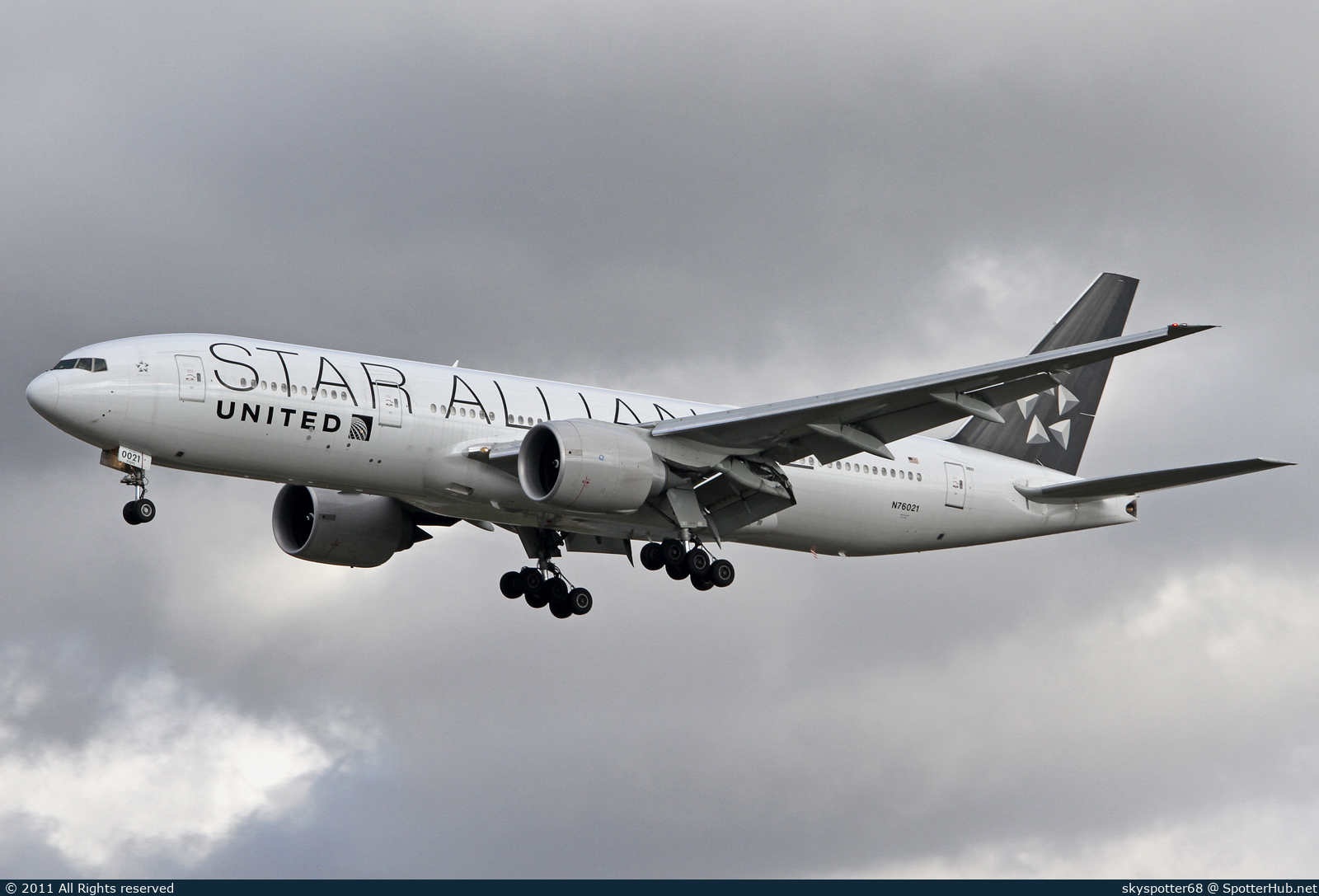 Photo of N76021 - Boeing 777-224(ER) operated by United Airlines