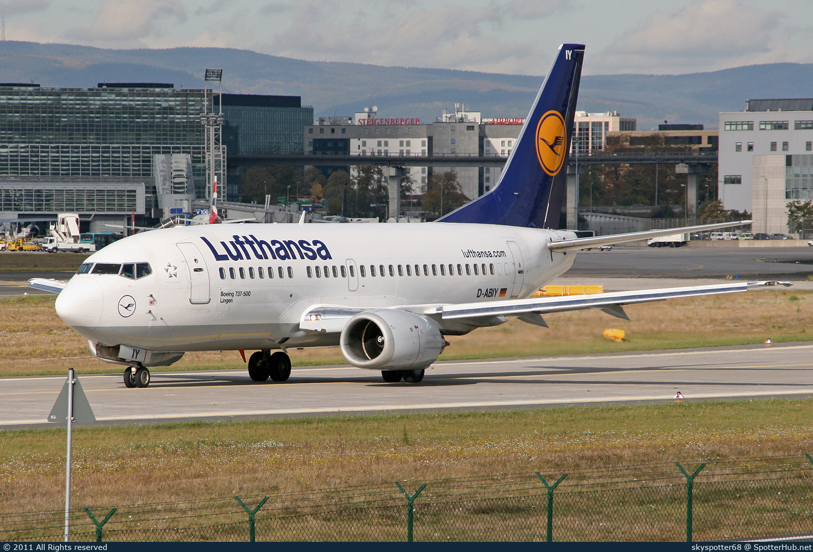 Photo of D-ABIY - Boeing 737-530 operated by Lufthansa