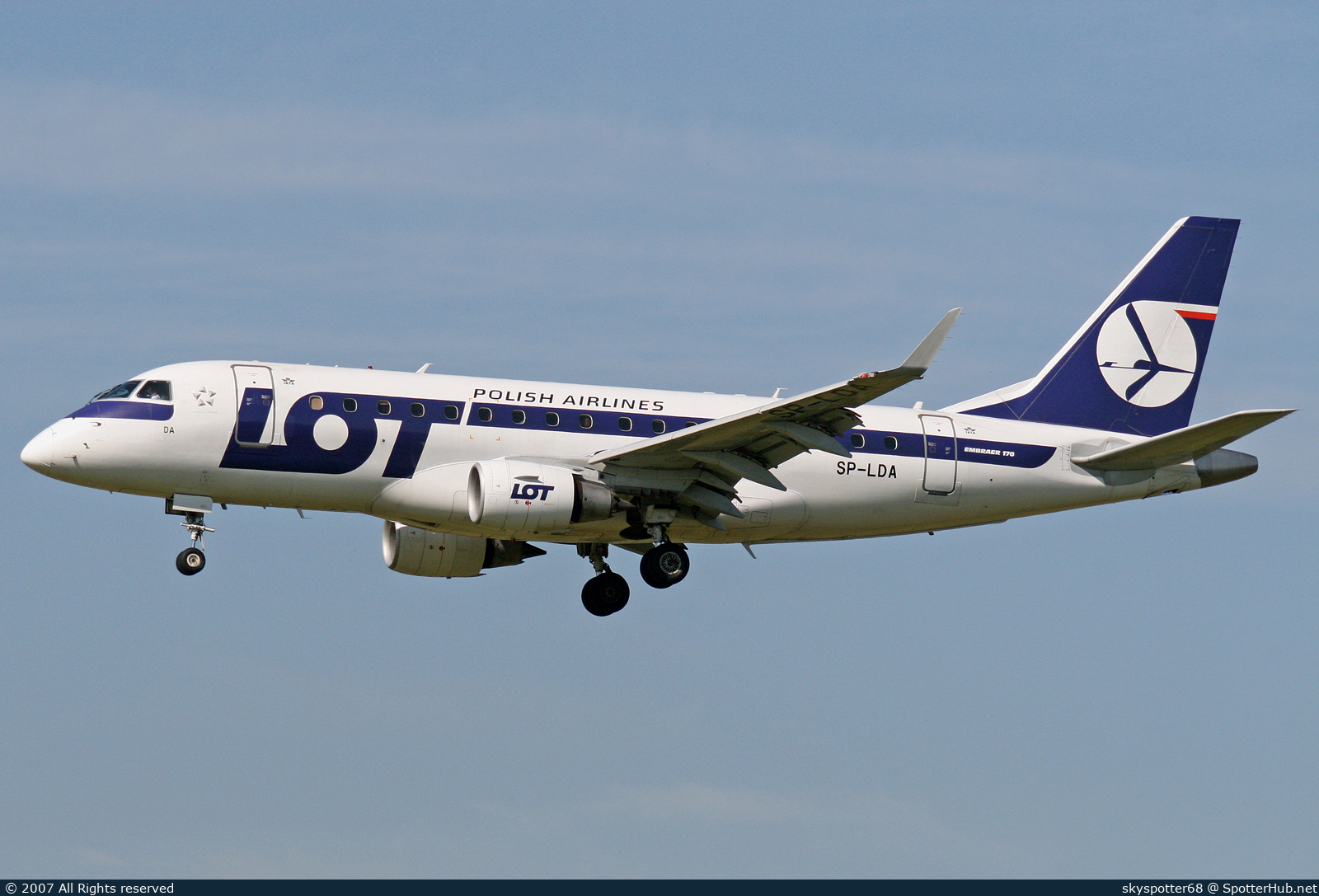 Photo of SP-LDA - Embraer ERJ-170STD operated by LOT Polish Airlines