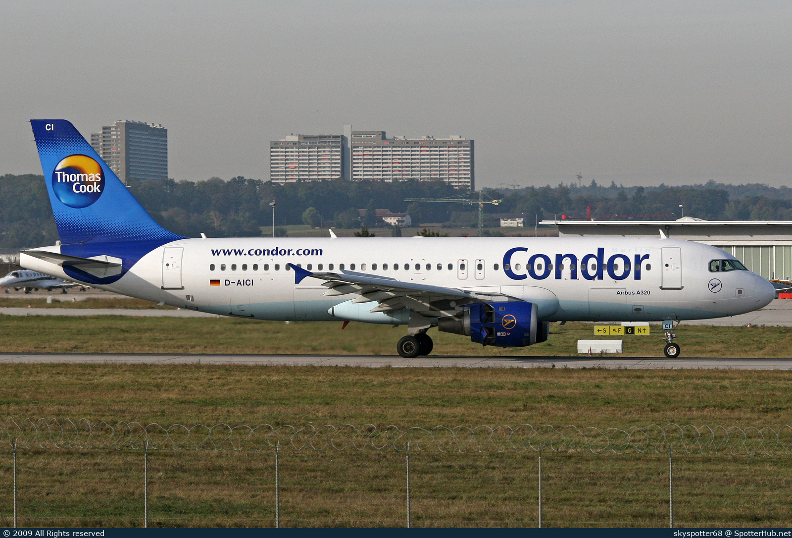 Photo of D-AICI - Airbus A320-212 operated by Condor
