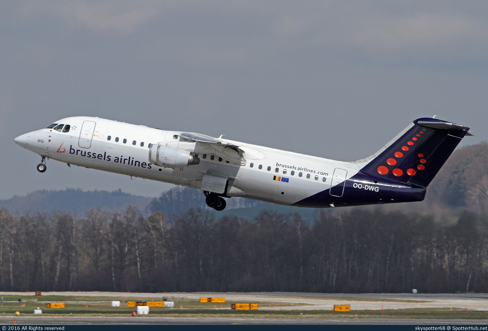 Photo of OO-DWG - British Aerospace Avro RJ100 operated by Brussels Airlines