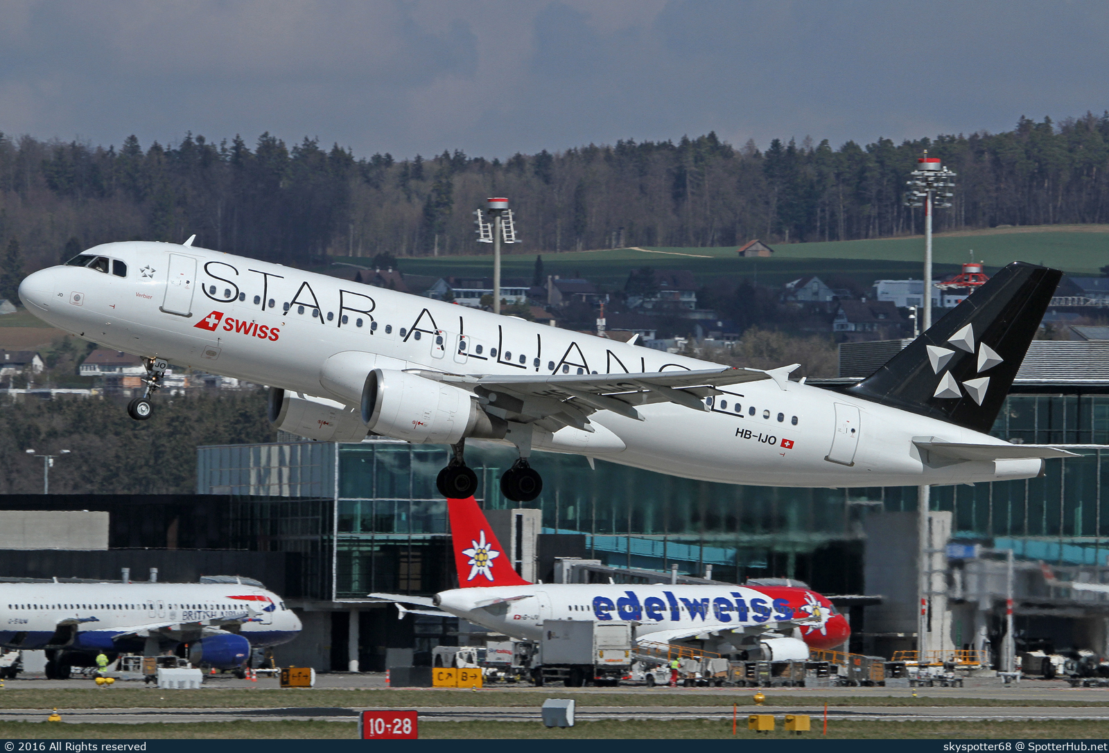 Photo of HB-IJO - Airbus A320-214 operated by Swiss International Air Lines