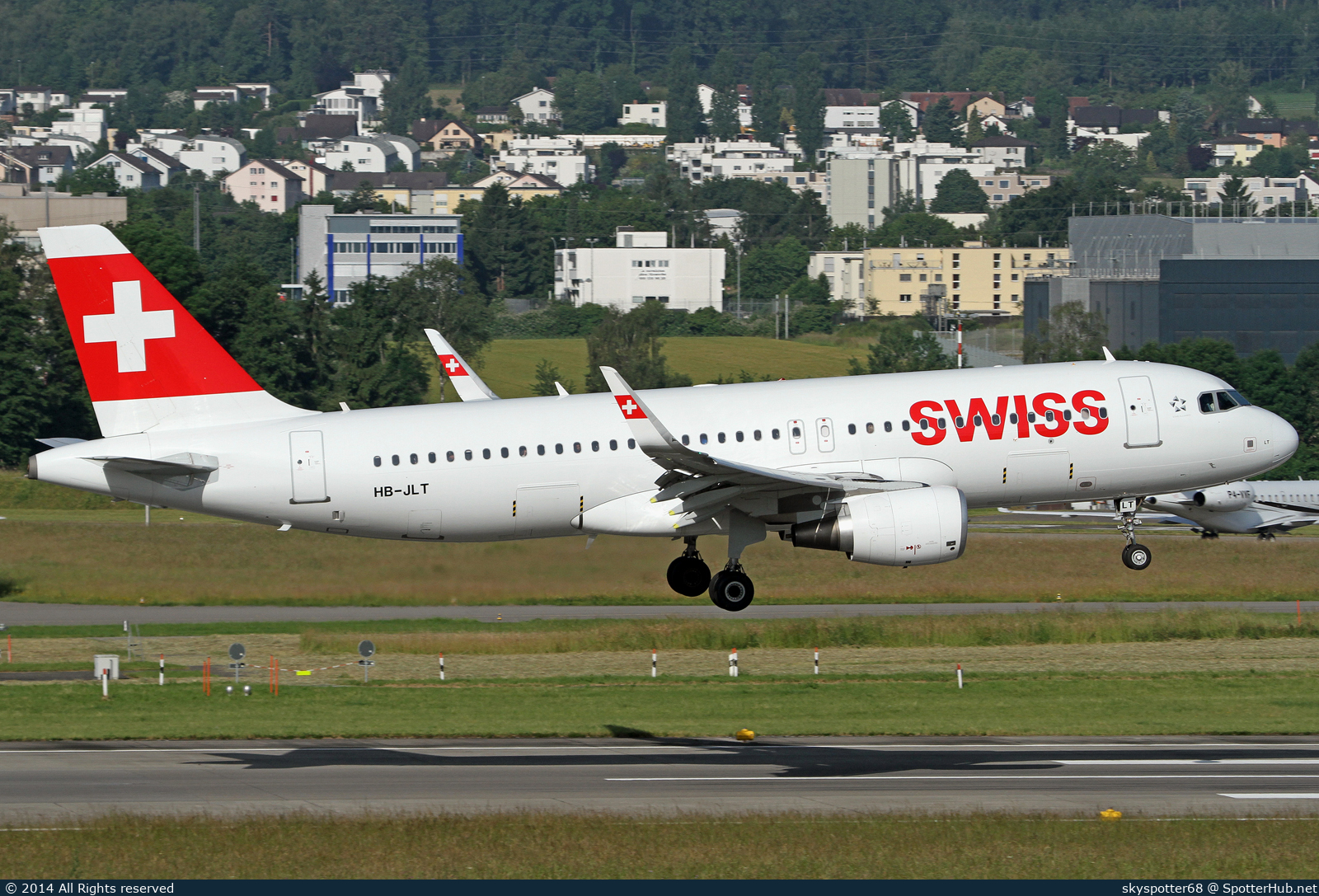 Photo of HB-JLT - Airbus A320-214 operated by Swiss International Air Lines