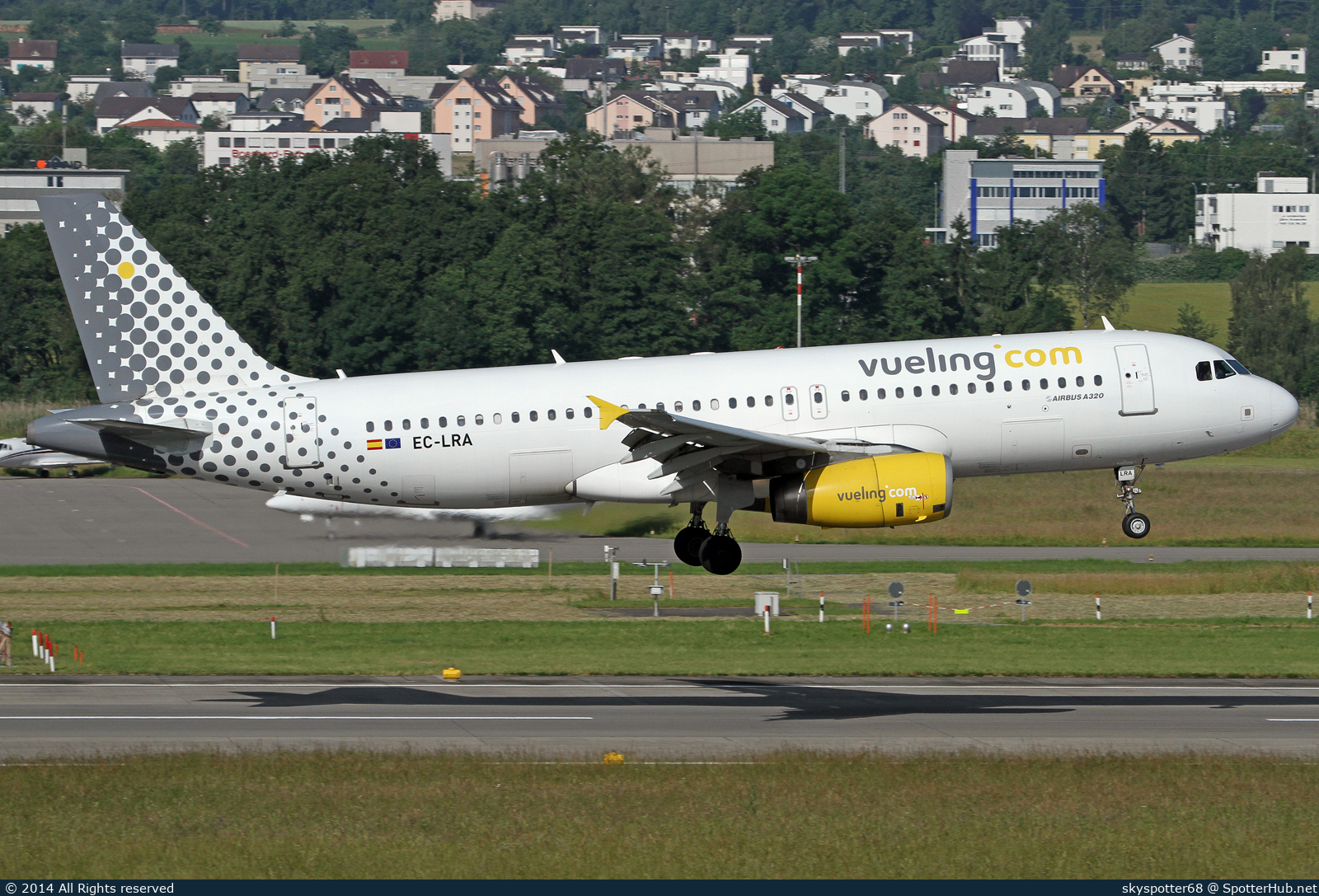 Photo of EC-LRA - Airbus A320-232 operated by Vueling