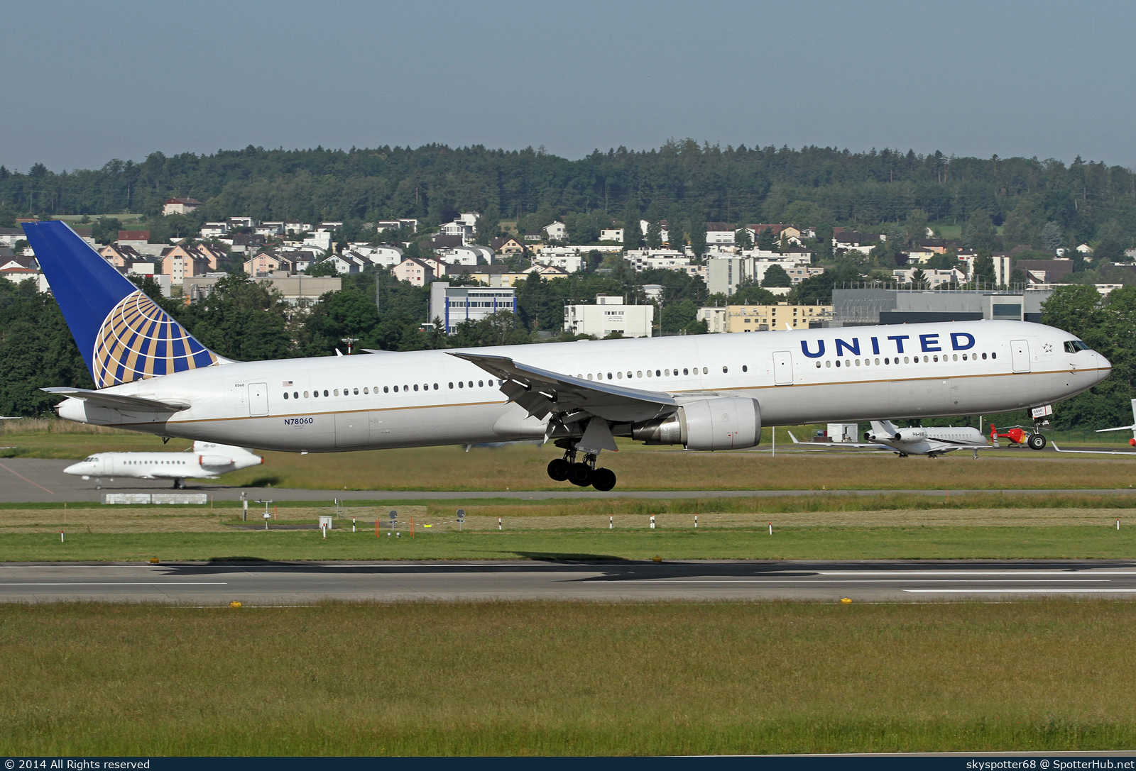 Photo of N78060 - Boeing 767-424(ER) operated by United Airlines