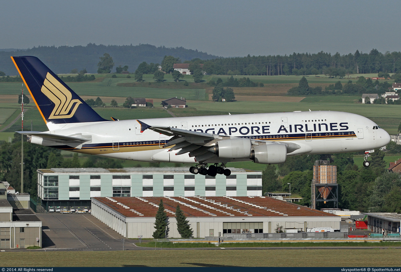 Photo of 9V-SKJ - Airbus A380-841 operated by Singapore Airlines