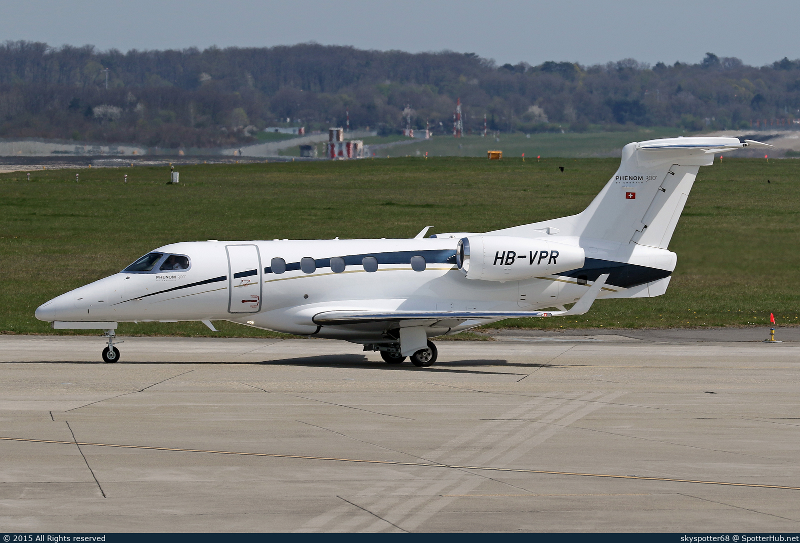 Photo of HB-VPR - Embraer Phenom 300 operated by Swiss Private Jet