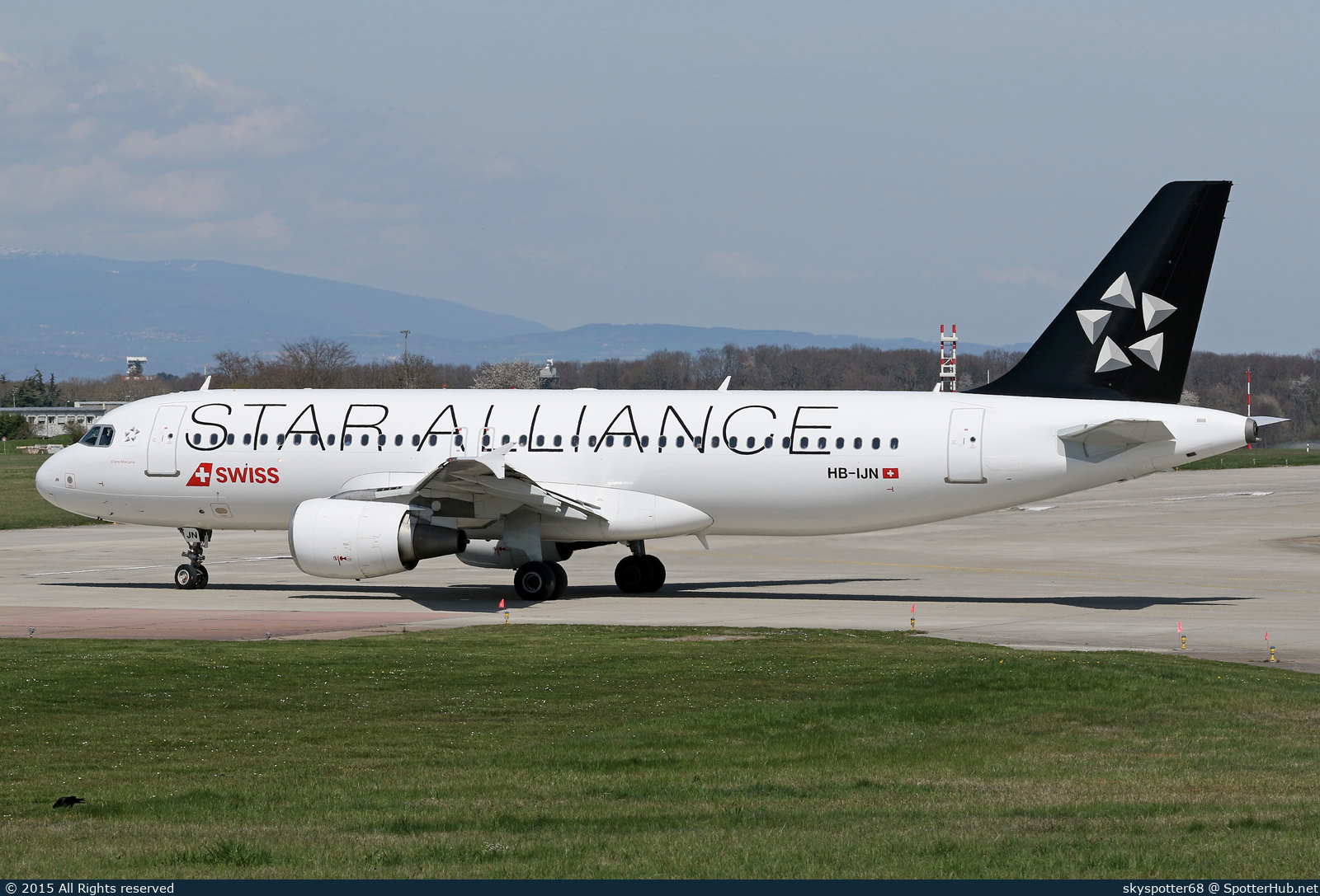 Photo of HB-IJN - Airbus A320-214 operated by Swiss International Air Lines