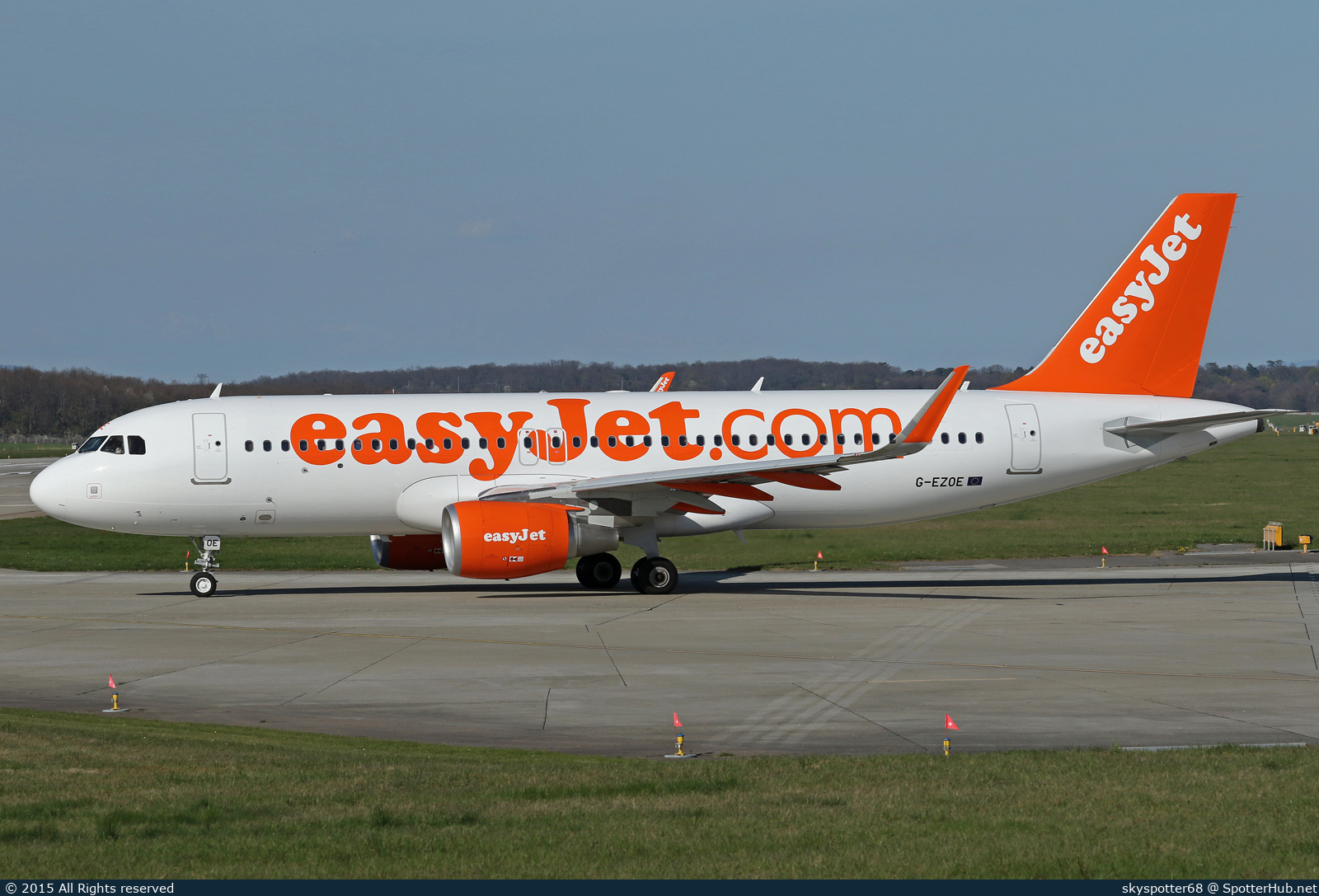 Photo of G-EZOE - Airbus A320-214 operated by easyJet