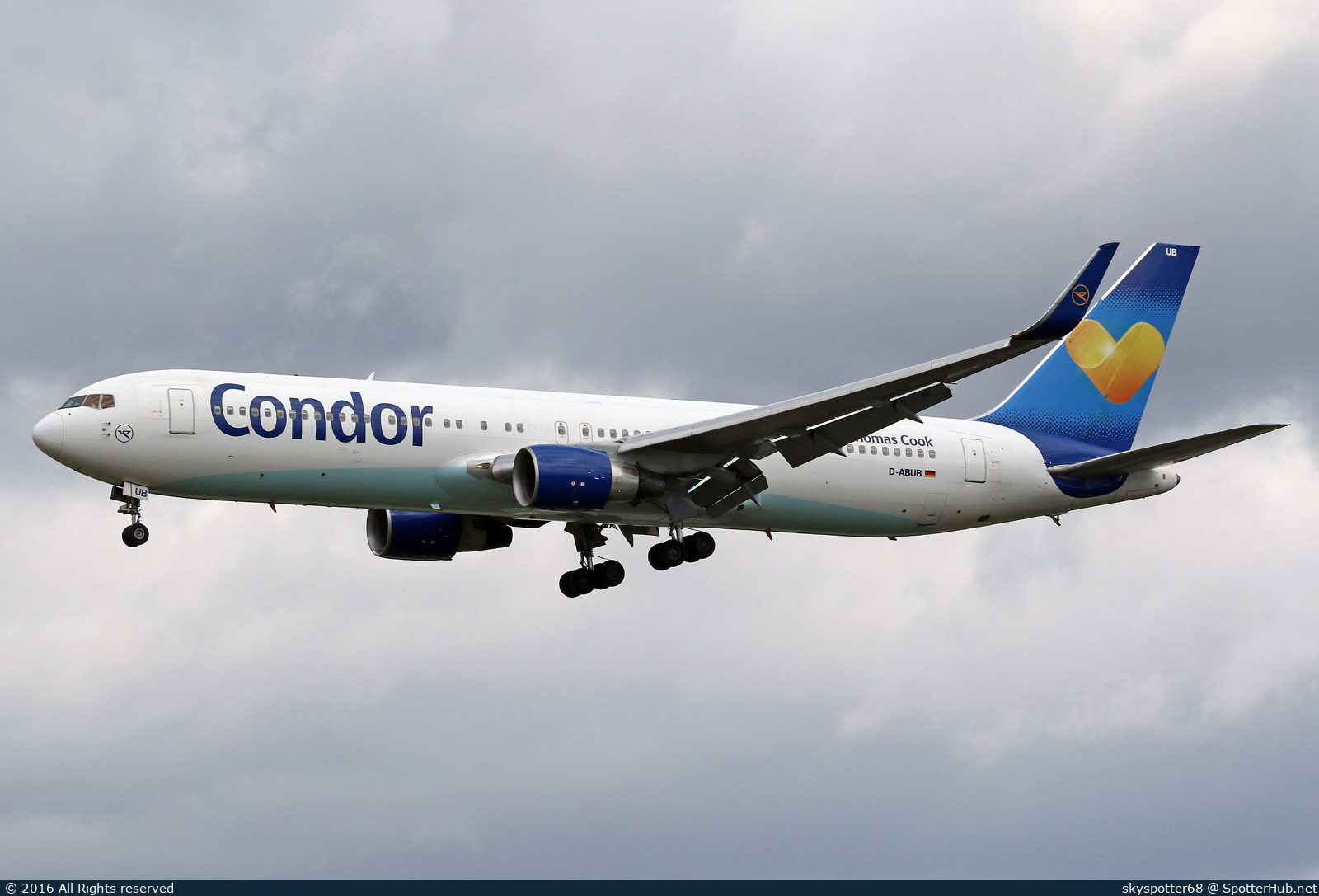 Photo of D-ABUB - Boeing 767-330(ER) operated by Condor