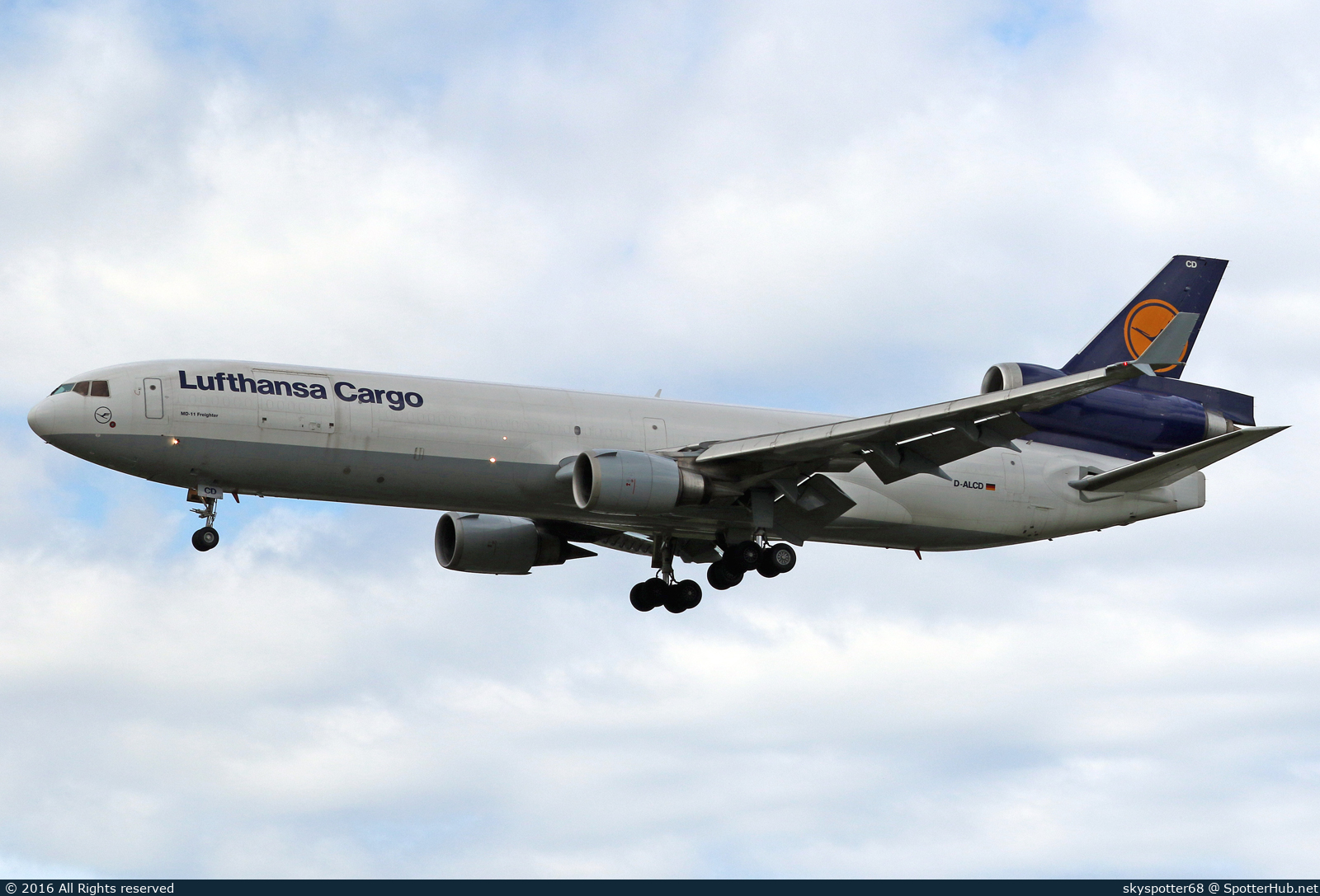Photo of D-ALCD - McDonnell Douglas MD-11(F) operated by Lufthansa Cargo