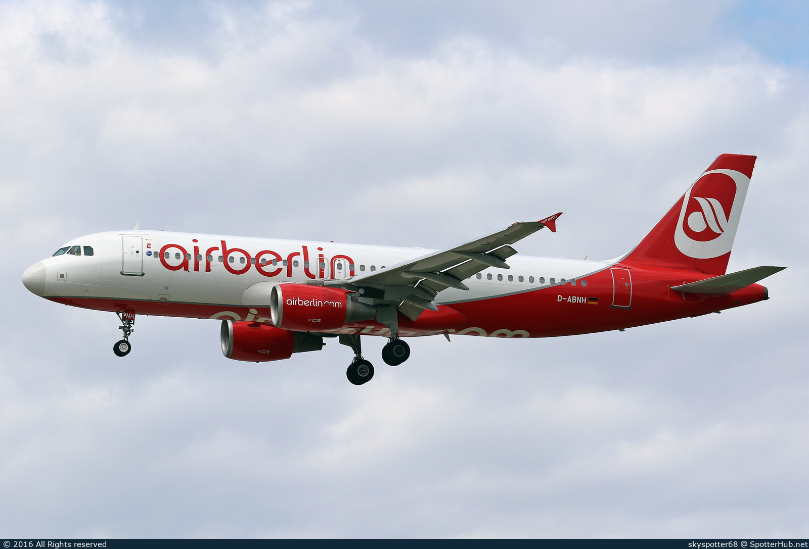 Photo of D-ABNH - Airbus A320-214 operated by Air Berlin