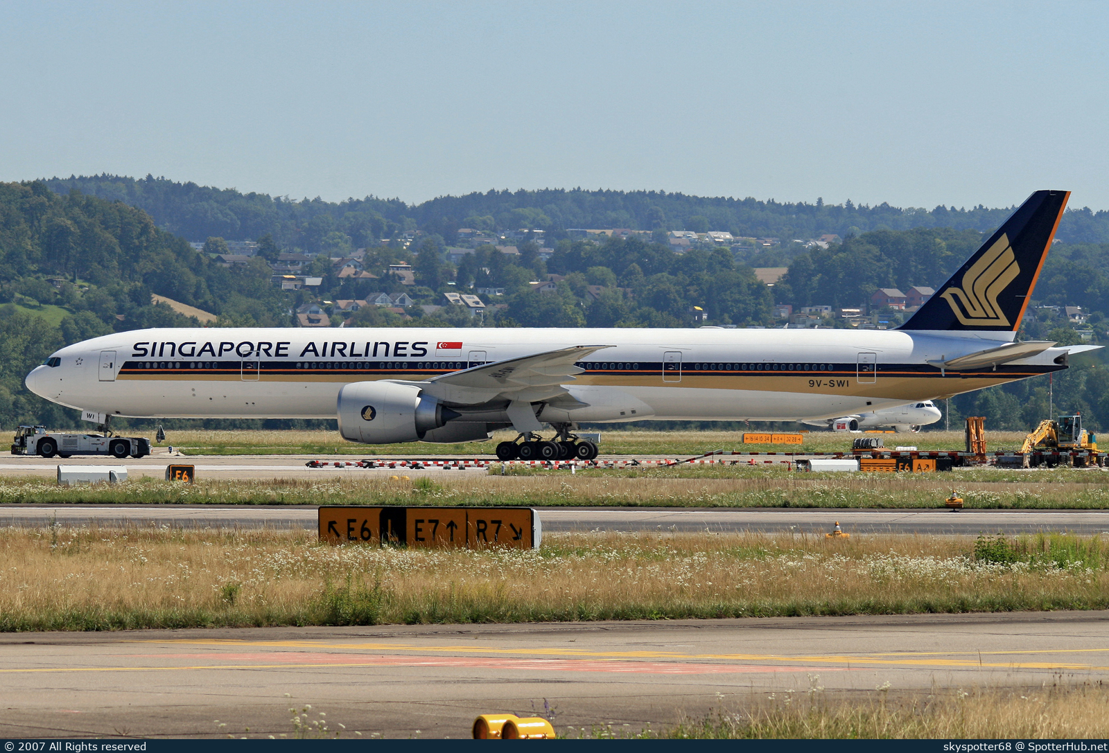 Photo of 9V-SWI - Boeing 777-312(ER) operated by Singapore Airlines