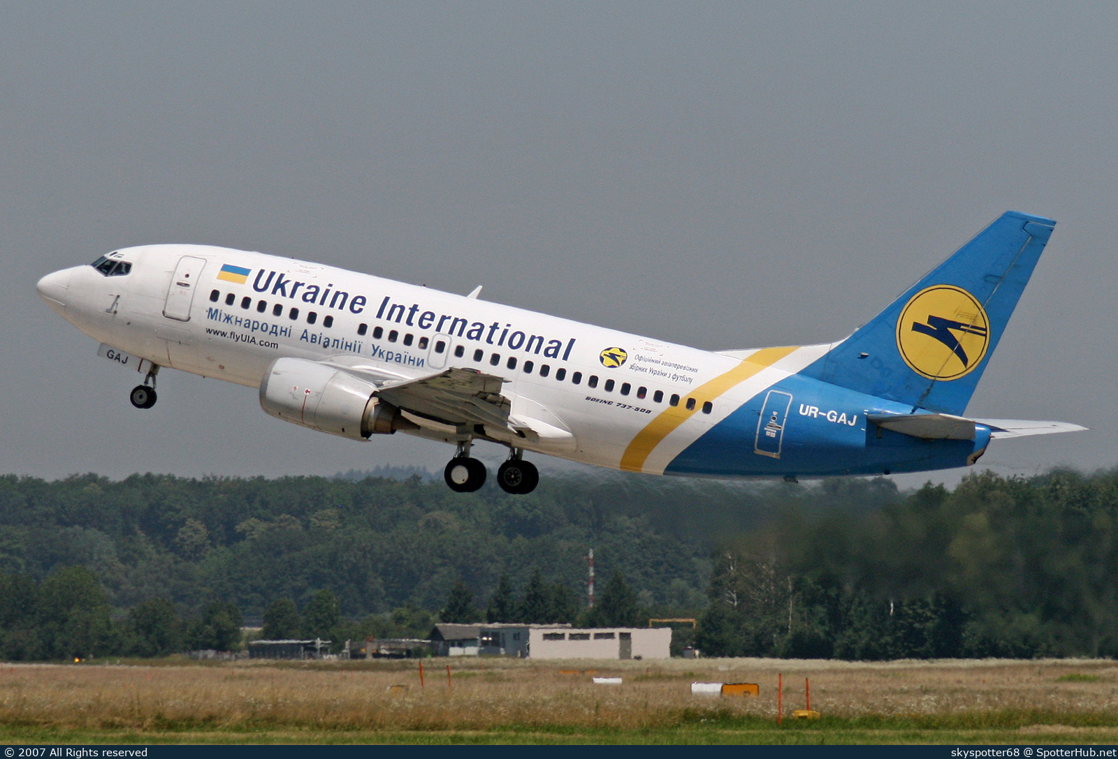 Photo of UR-GAJ - Boeing 737-5Y0 operated by Ukraine International Airlines