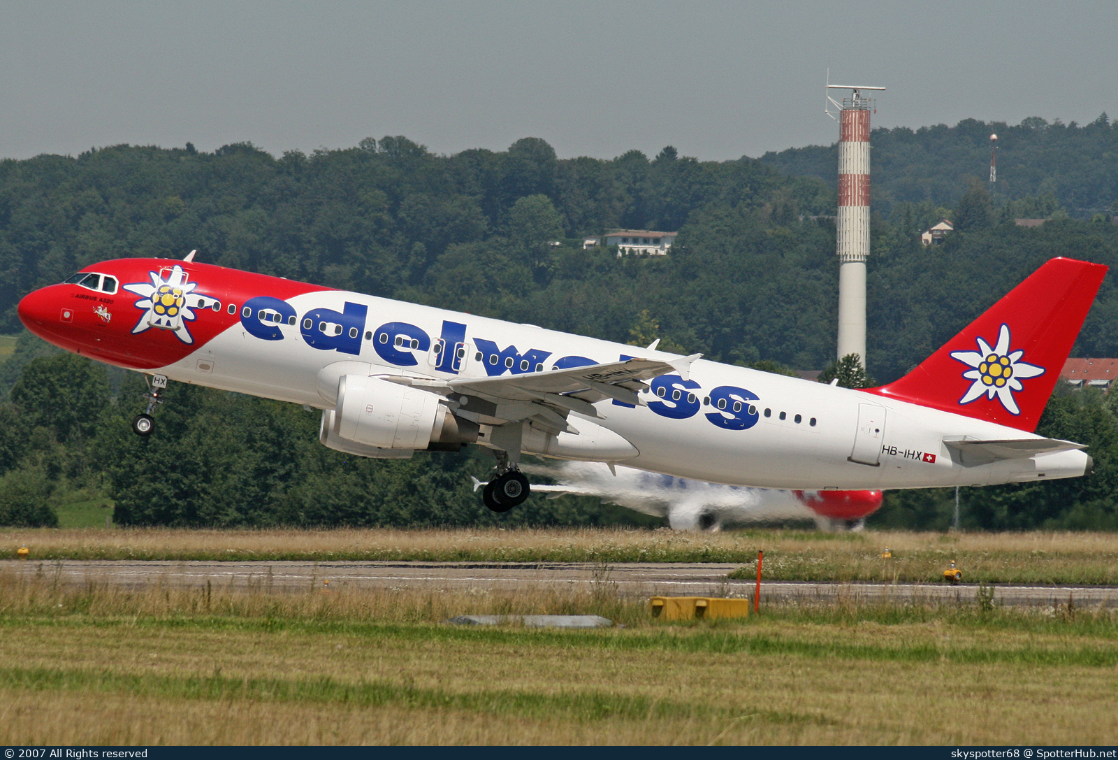 Photo of HB-IHX - Airbus A320-214 operated by Edelweiss Air