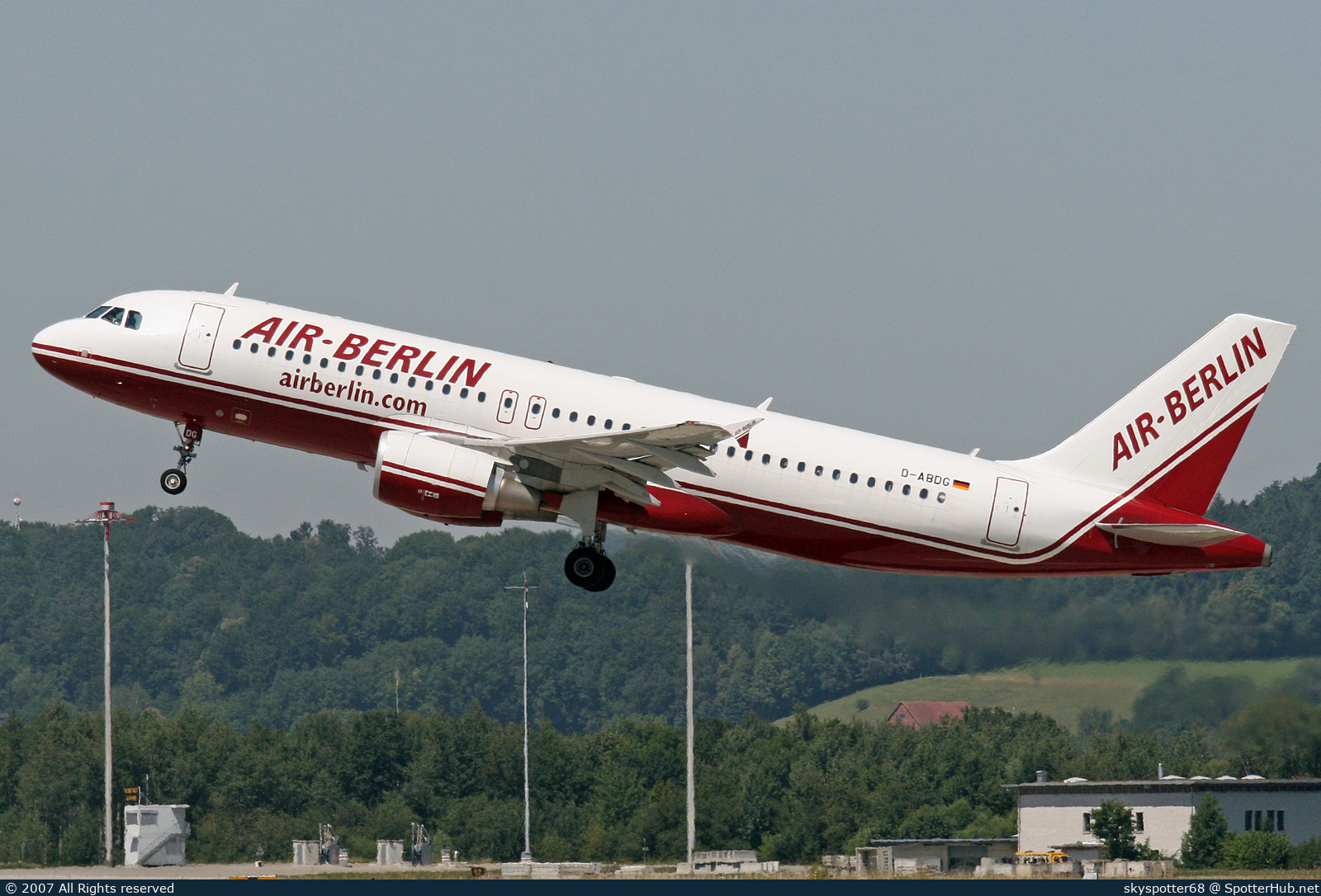Photo of D-ABDG - Airbus A320-214 operated by Air Berlin