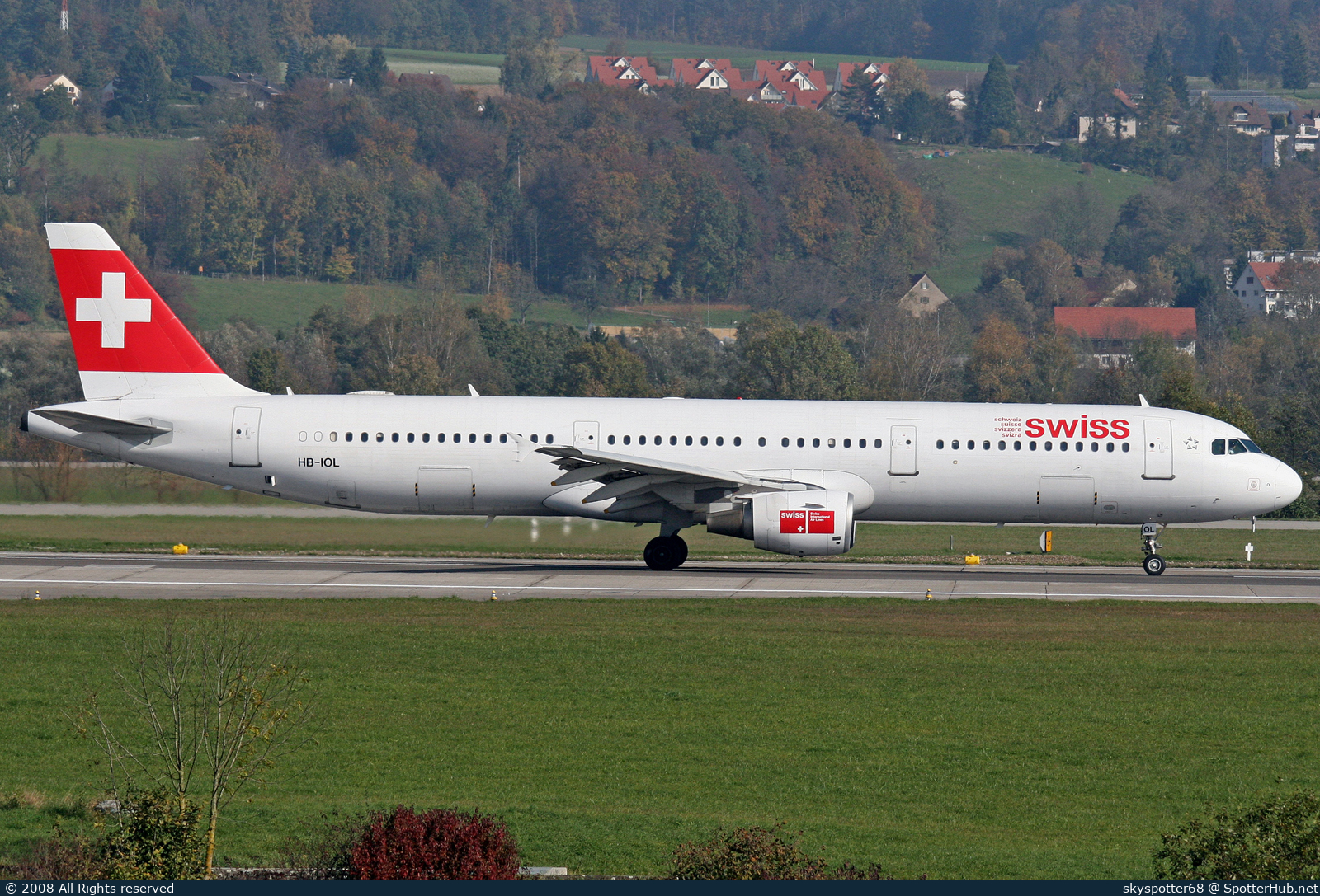 Photo of HB-IOL - Airbus A321-111 operated by Swiss International Air Lines
