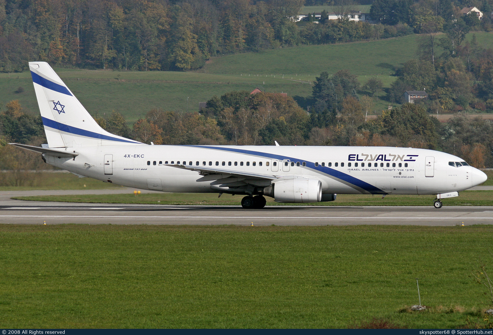 Photo of 4X-EKC - Boeing 737-858 operated by El Al Israel Airlines