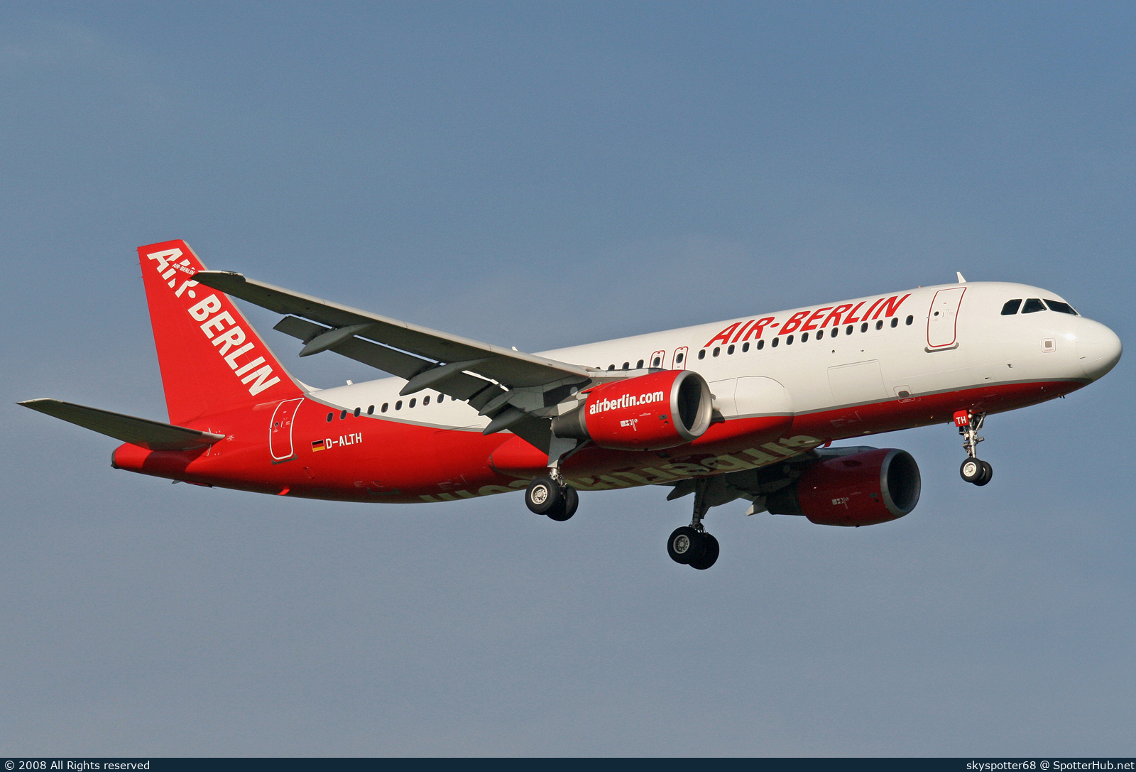 Photo of D-ALTH - Airbus A320-214 operated by Air Berlin